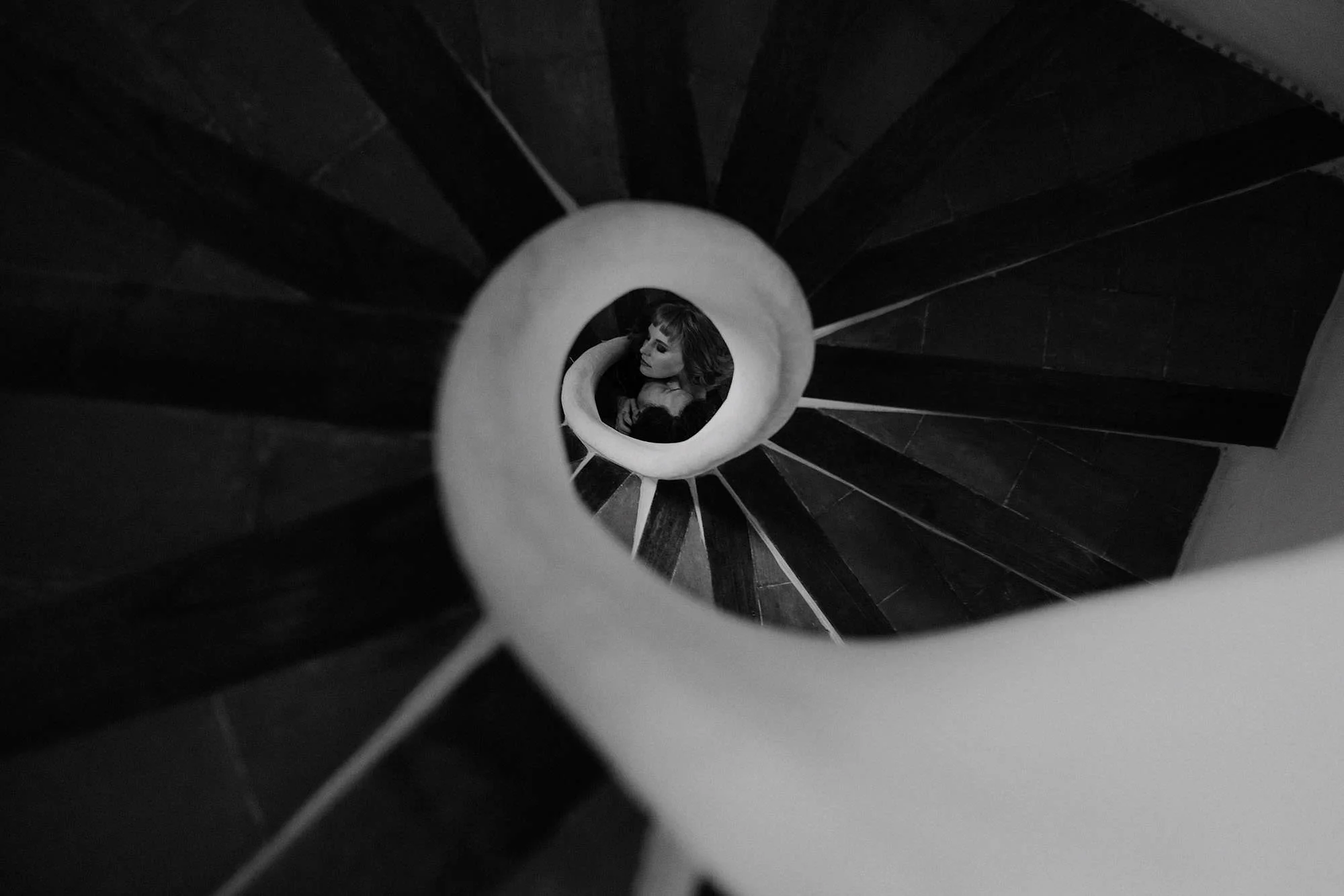 goult provence france elopement apartment couple spiral staircase photo