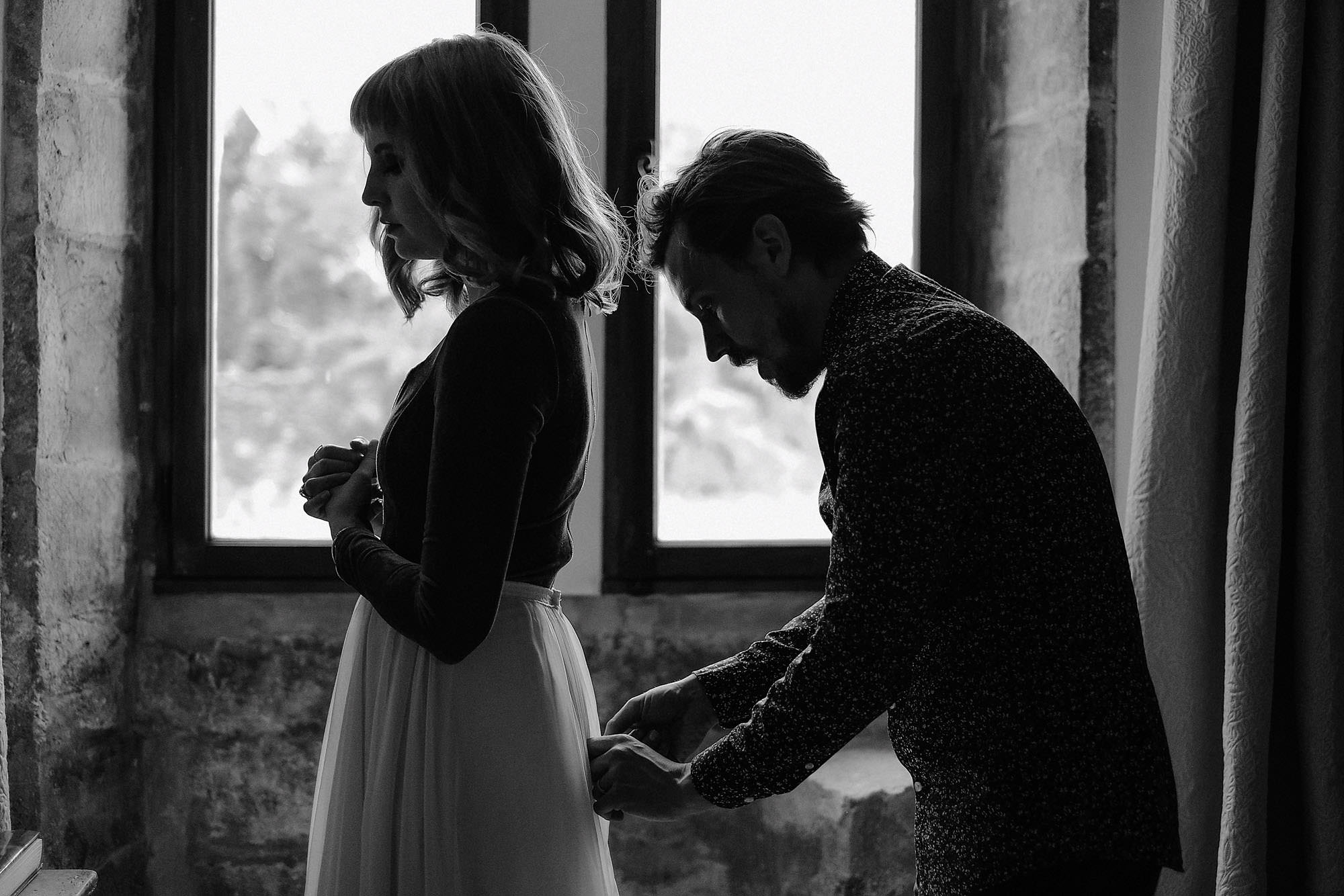 goult provence france elopement apartment couple getting ready photo
