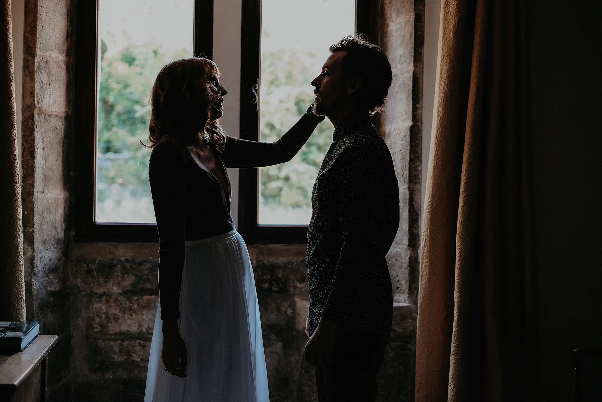 goult provence france elopement apartment couple getting ready photo