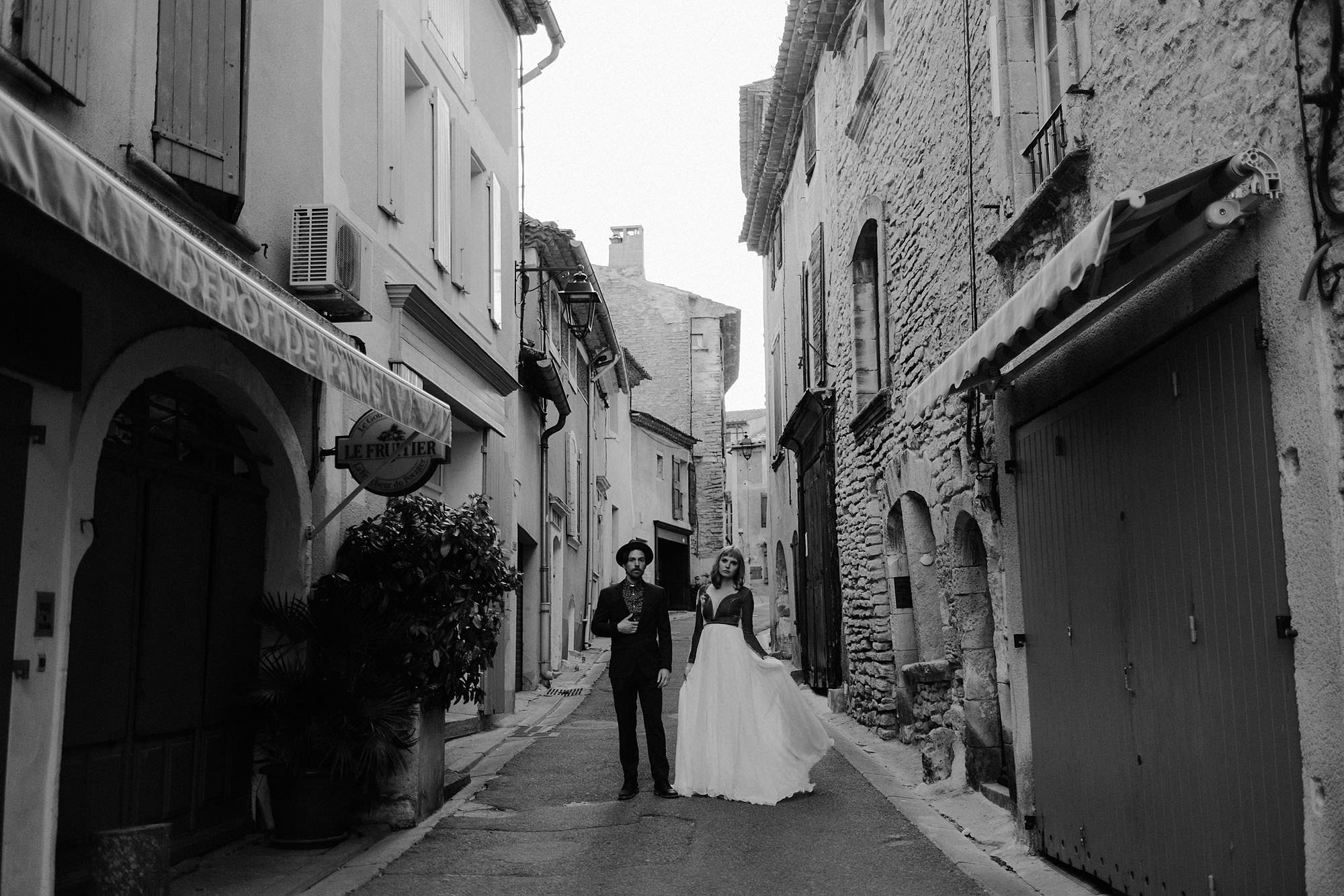 goult provence france elopement vow renewal couple street portrait photo