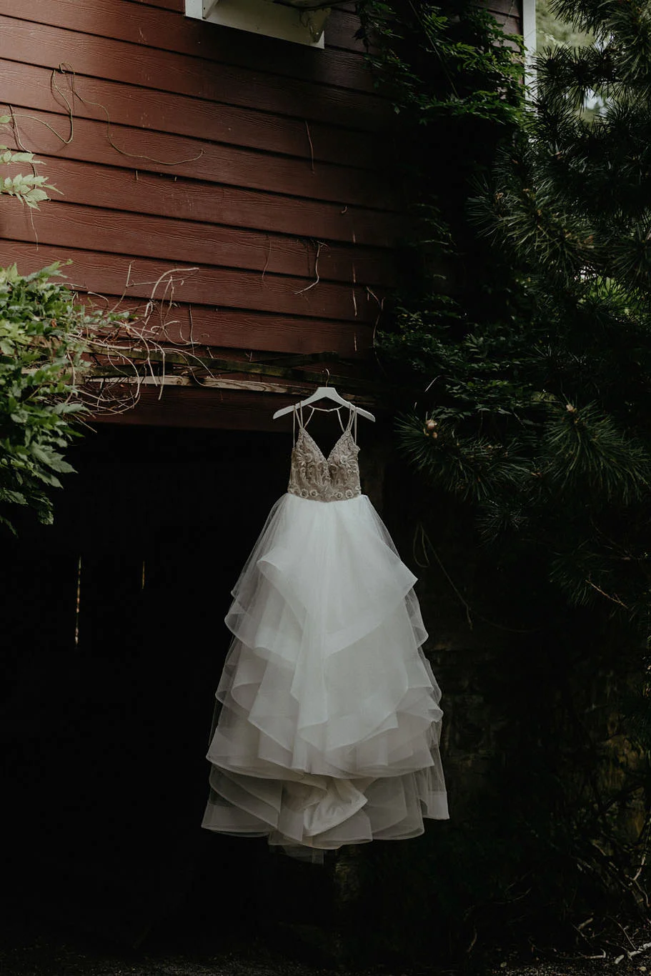 andover new jersey crossed keys estate adventure wedding photographer dress