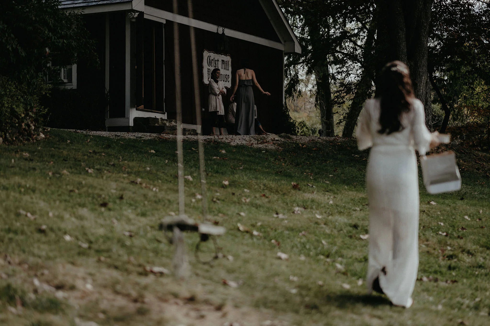 andover new jersey crossed keys estate adventure wedding photographer bride reading letter tree swing
