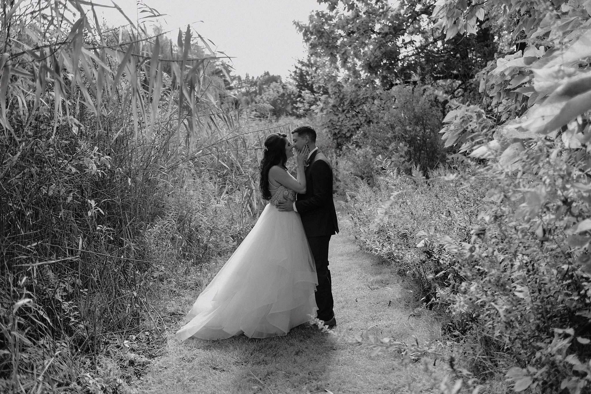 andover new jersey crossed keys estate adventure wedding photographer bride groom portrait