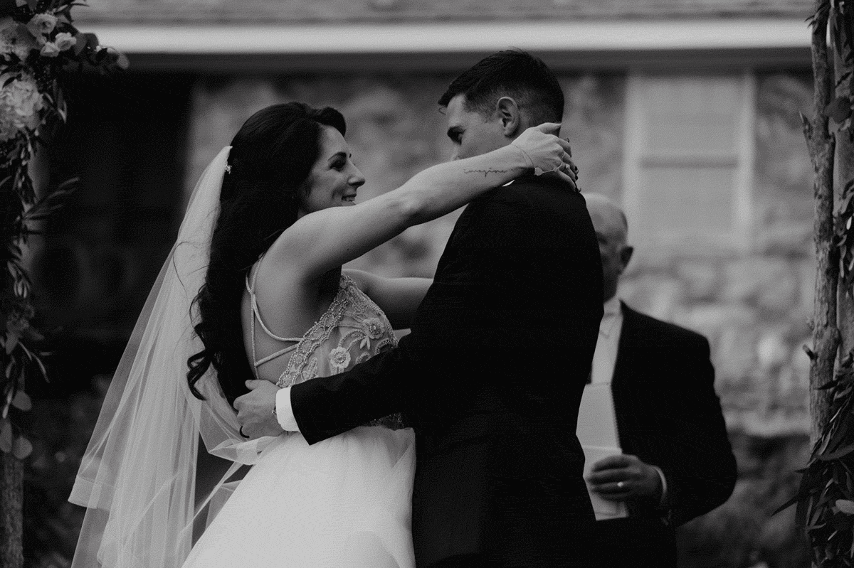 andover new jersey crossed keys estate adventure wedding photographer ceremony bride groom kiss