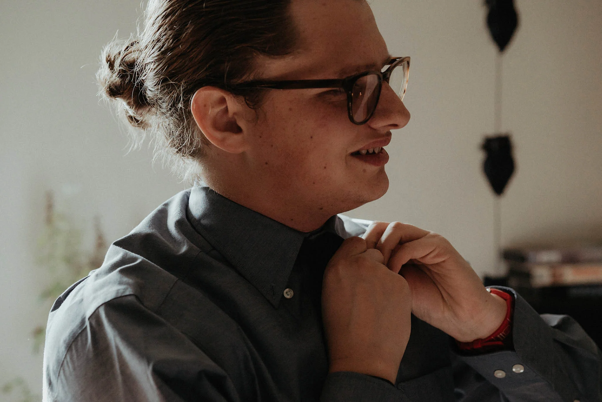 cincinnati warehouse wedding photographer groom getting ready