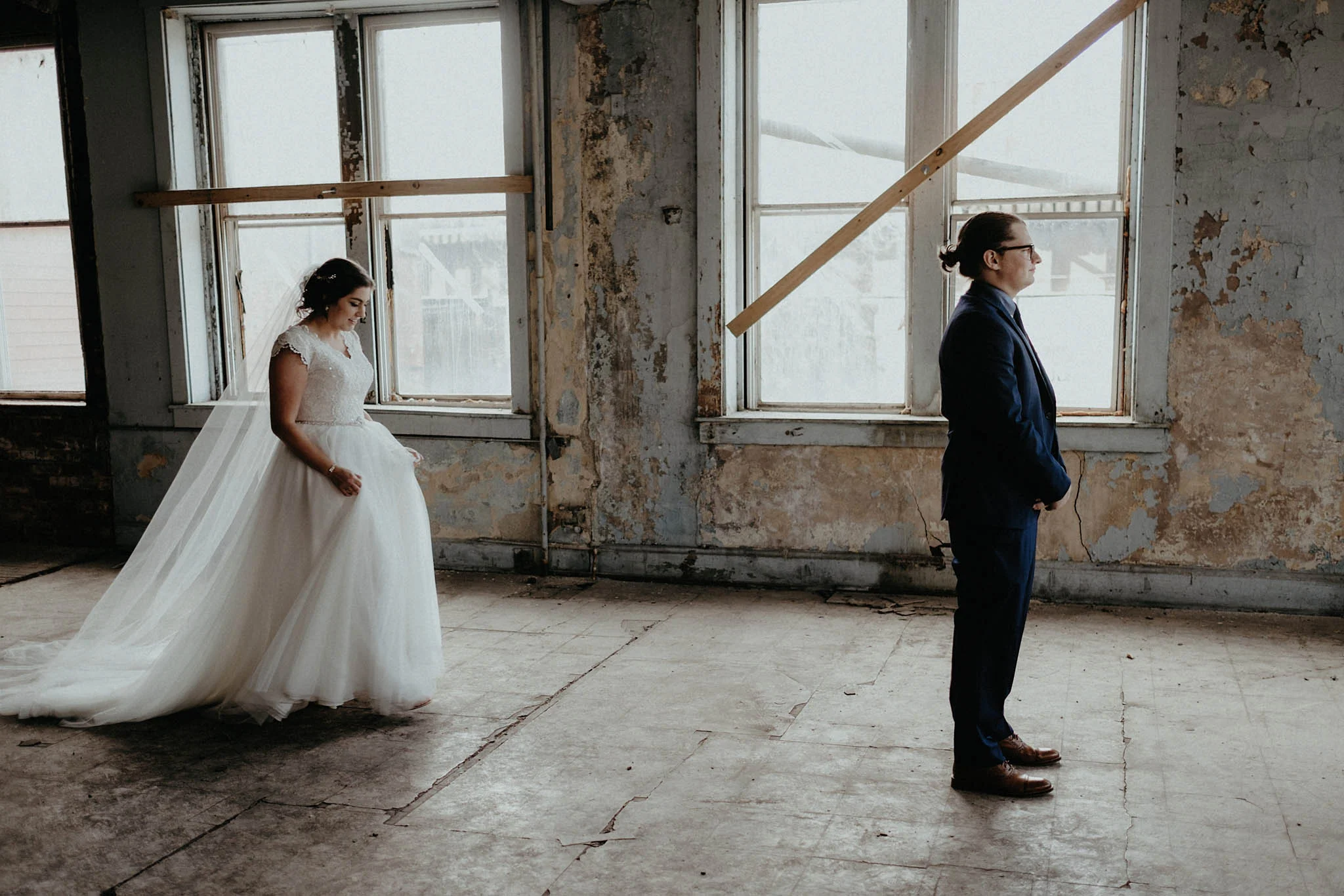cincinnati warehouse wedding photographer bride and groom first look