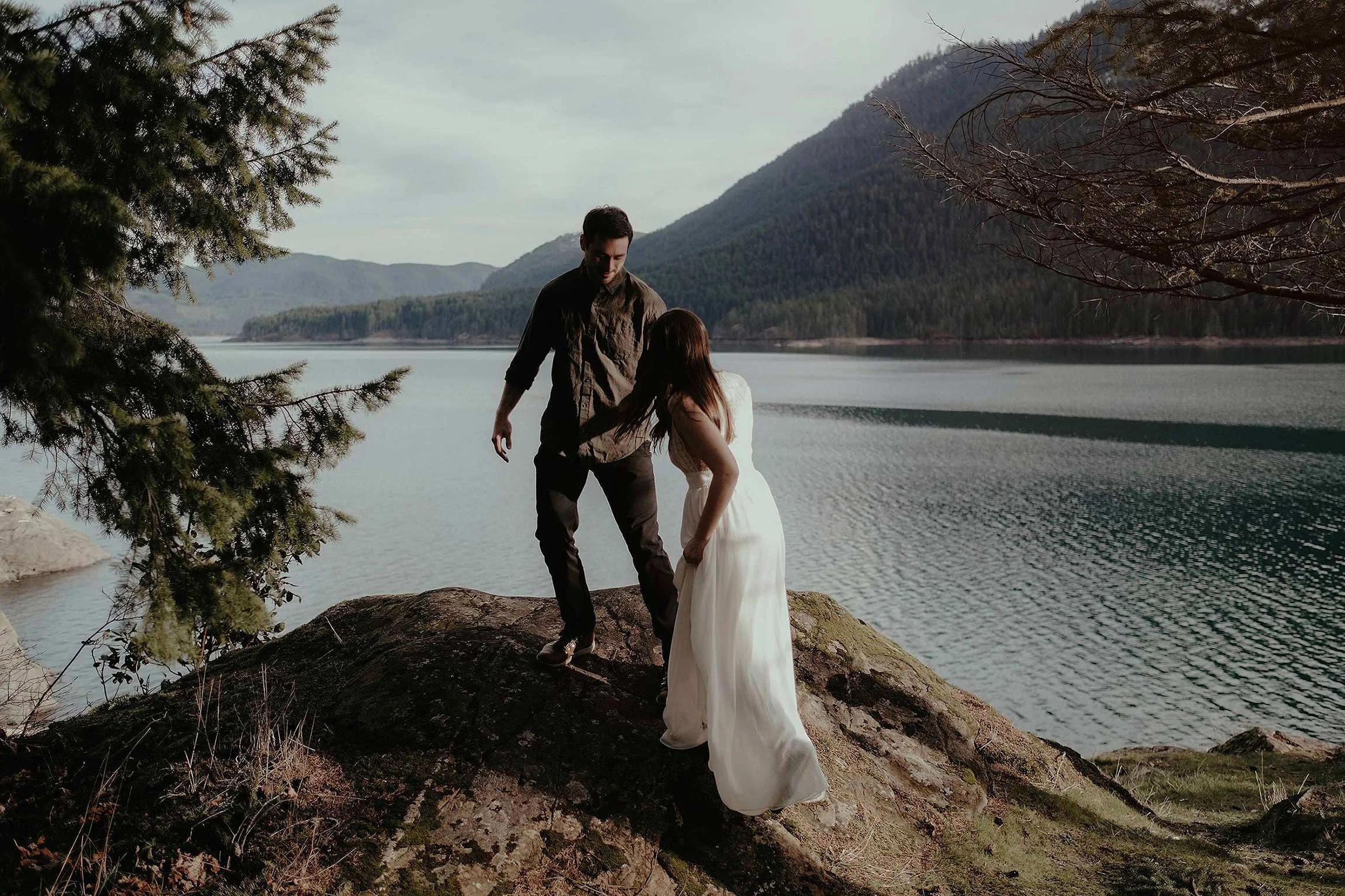 adventure session rocky mountains colorado couple photo waterfall blanket intimate