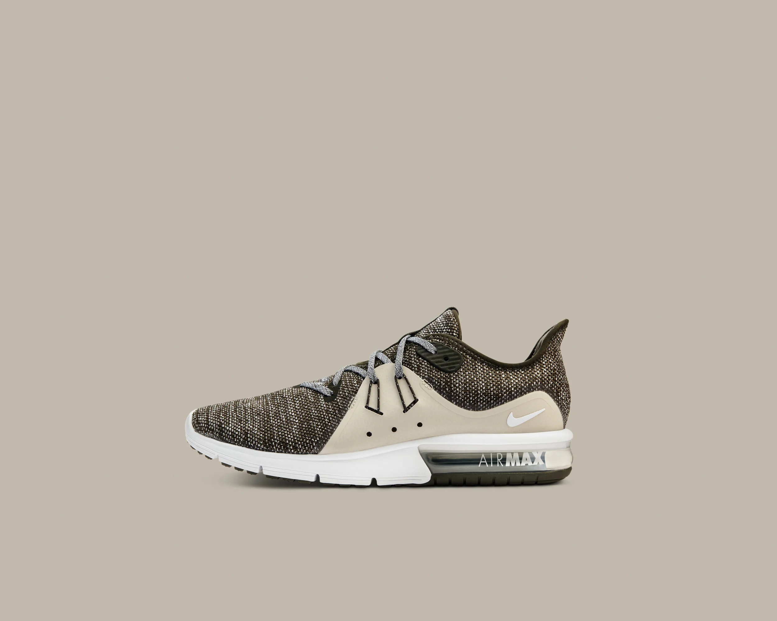 2018_8_10_ShoeTest_52870.jpg