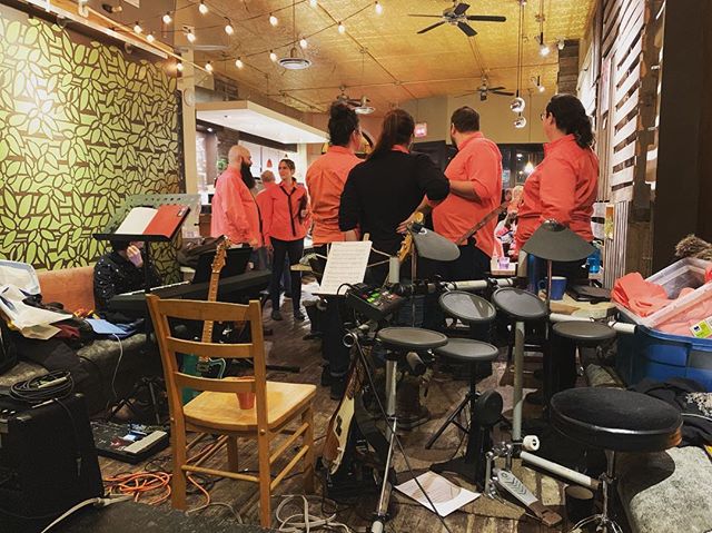 Seven minutes to showtime! #shaikacafe