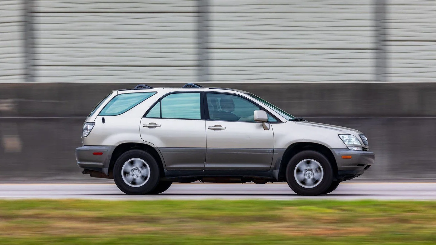 4.5.26/2&hellip;#lexus #rx300 #ford #fordbronco #lincoln #towncar #dodge #ram1500 #dodgechallenger #dodgecharger #cadillac #cadillaccts #nissan #nissankicks #chevy #silverado #honda #hondacivic #everydaycars #cars #carspotter #carphotography #panning