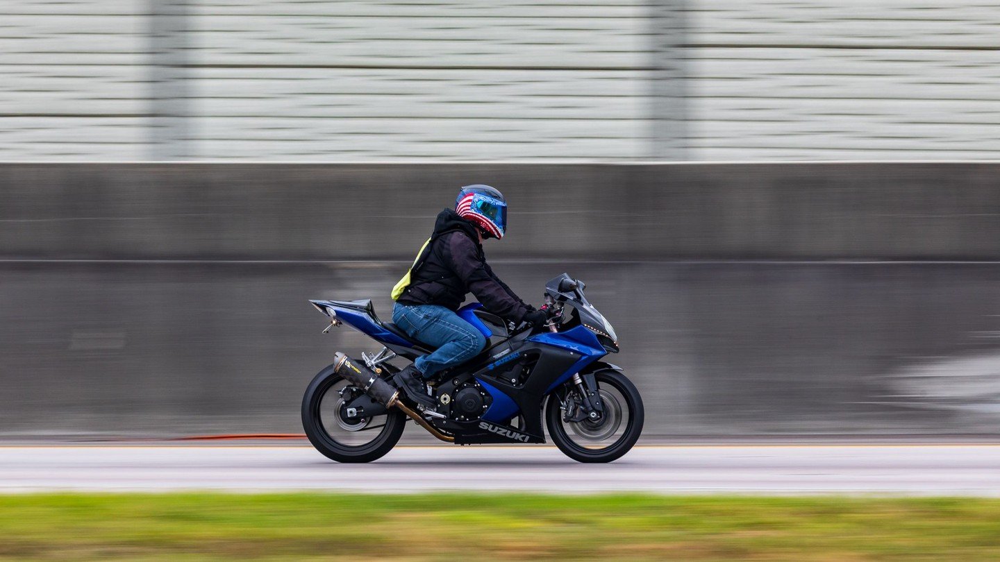 4.5.26/3&hellip;#suzuki #gsxr1000 #volkswagen #jetta #nissan #altima #toyota #rav4 #toyotasienna #chevy #silverado #acura #acurardx #chevyequinox #toyotahighlander #subaru #subaruoutback #carphotography #panningshot #everydaycars #cars #carspotter #a