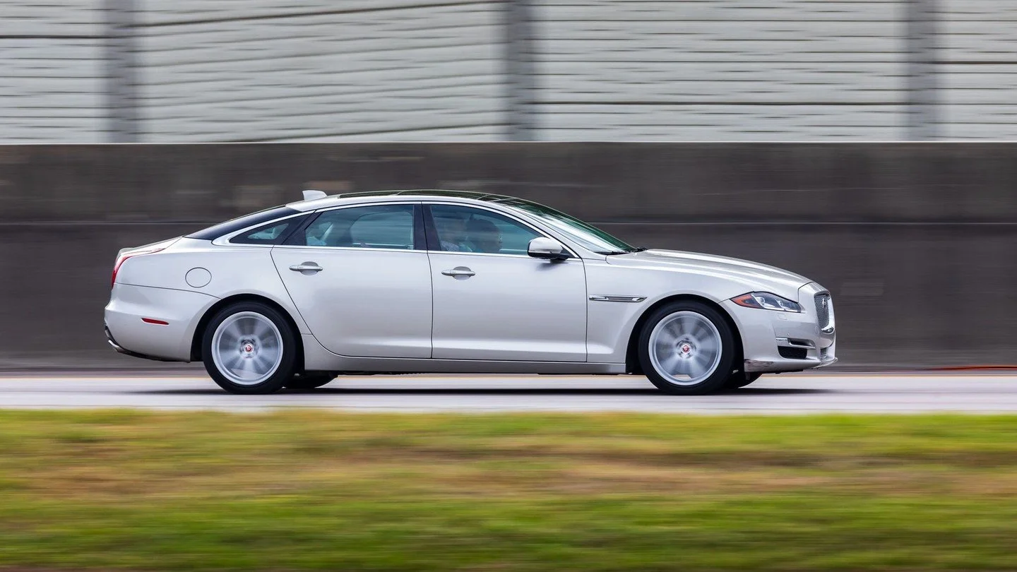 4.5.26/10&hellip;#jaguar #jaguarxj #subaru #subaruoutback #chevy #chevymalibu #ford #fordbronco #infiniti #qx60 #mazda #cx30 #fordfiesta #fordmustang #subaruforester #chevyexplorer #carphotography #panningshot #everydaycars #cars #carspotter #acuityp