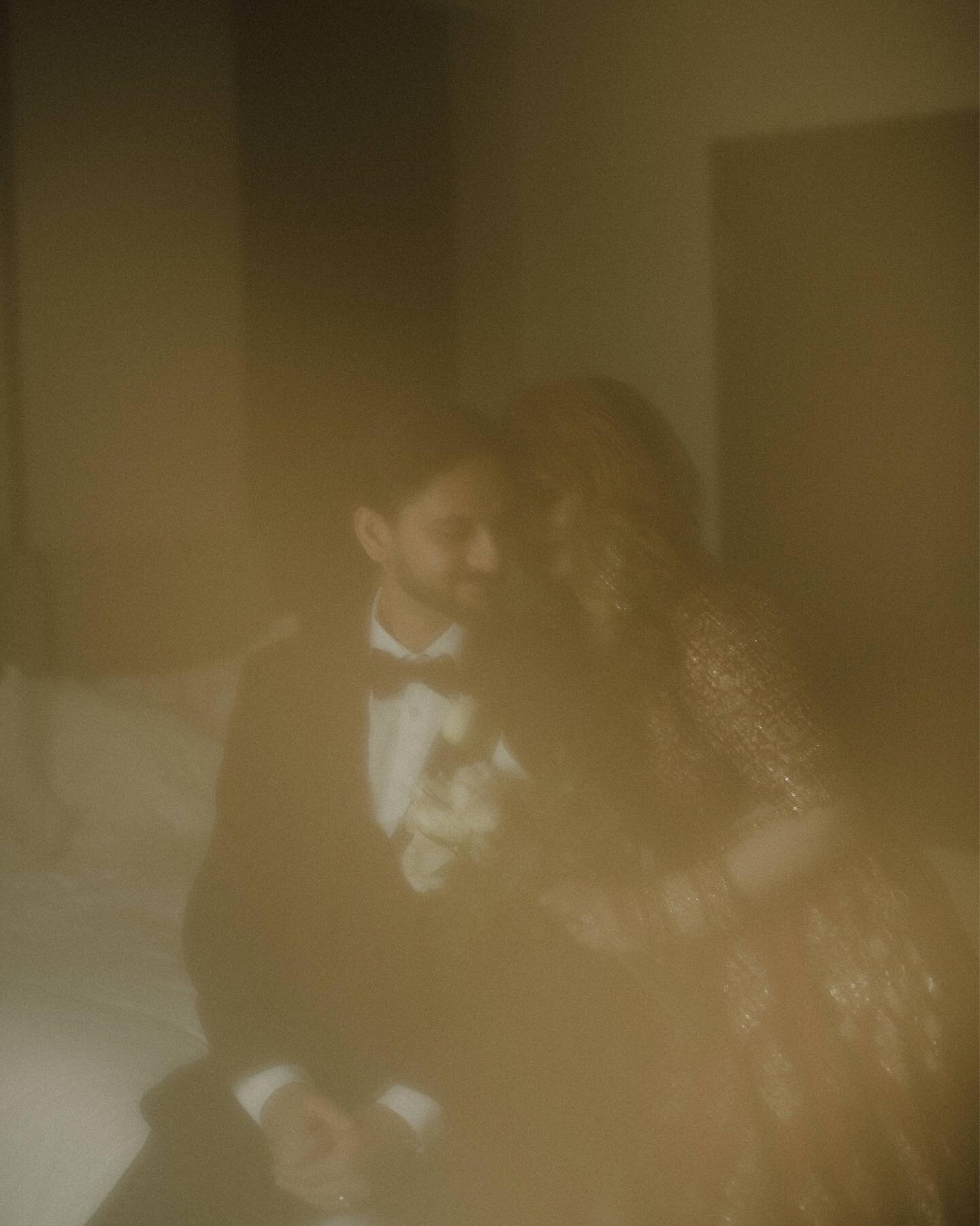 Loved creating these artsy, intimate photos with Manisha and Satveer at their room at @ritzcarlton. I held the curtain up to the lens to get that golden vintage effect ✌️