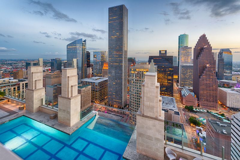 Market-Square-Tower-Boasts-42nd-Floor-Glass-Infinity-Pool.jpg