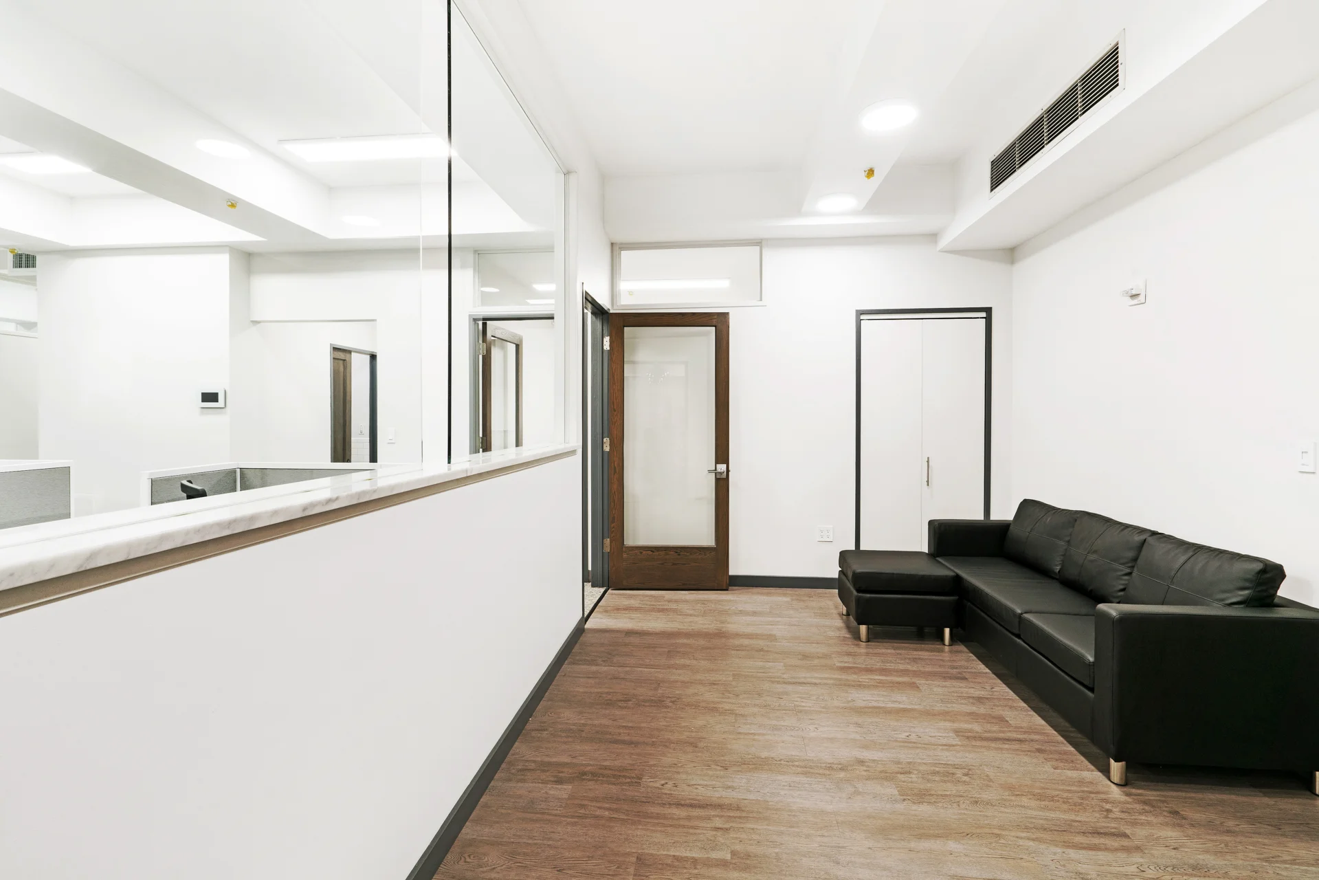 MN_MaidenLane_125_lobby out.jpg