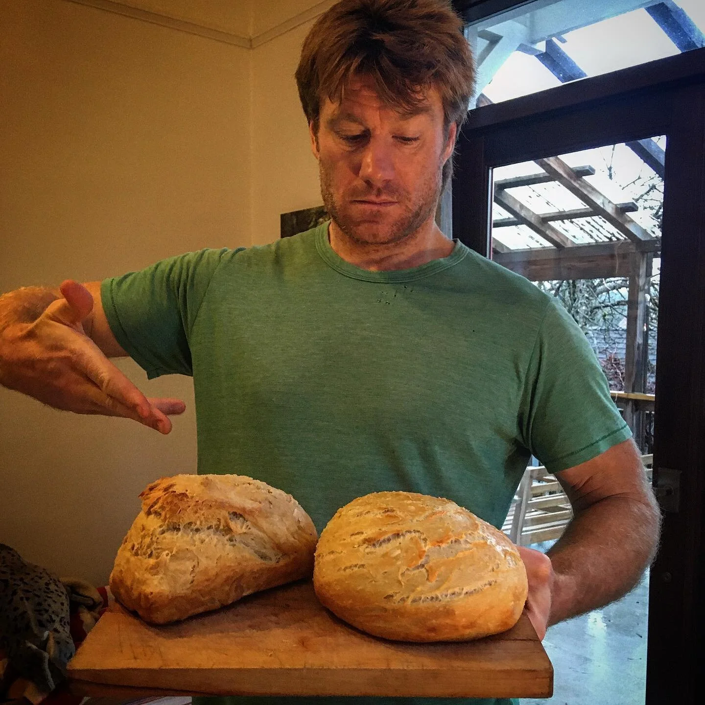 Couple of fresh loaves right out the oven...what&rsquo;s better then fresh baked bread smothered in butter??? @thimbleberryeats 🧈 🥖 #bread #fresh #butter #bake #bakersofinstagram #bakerslife #suziehomemaker #delicious #lifestyle #lifeisgood