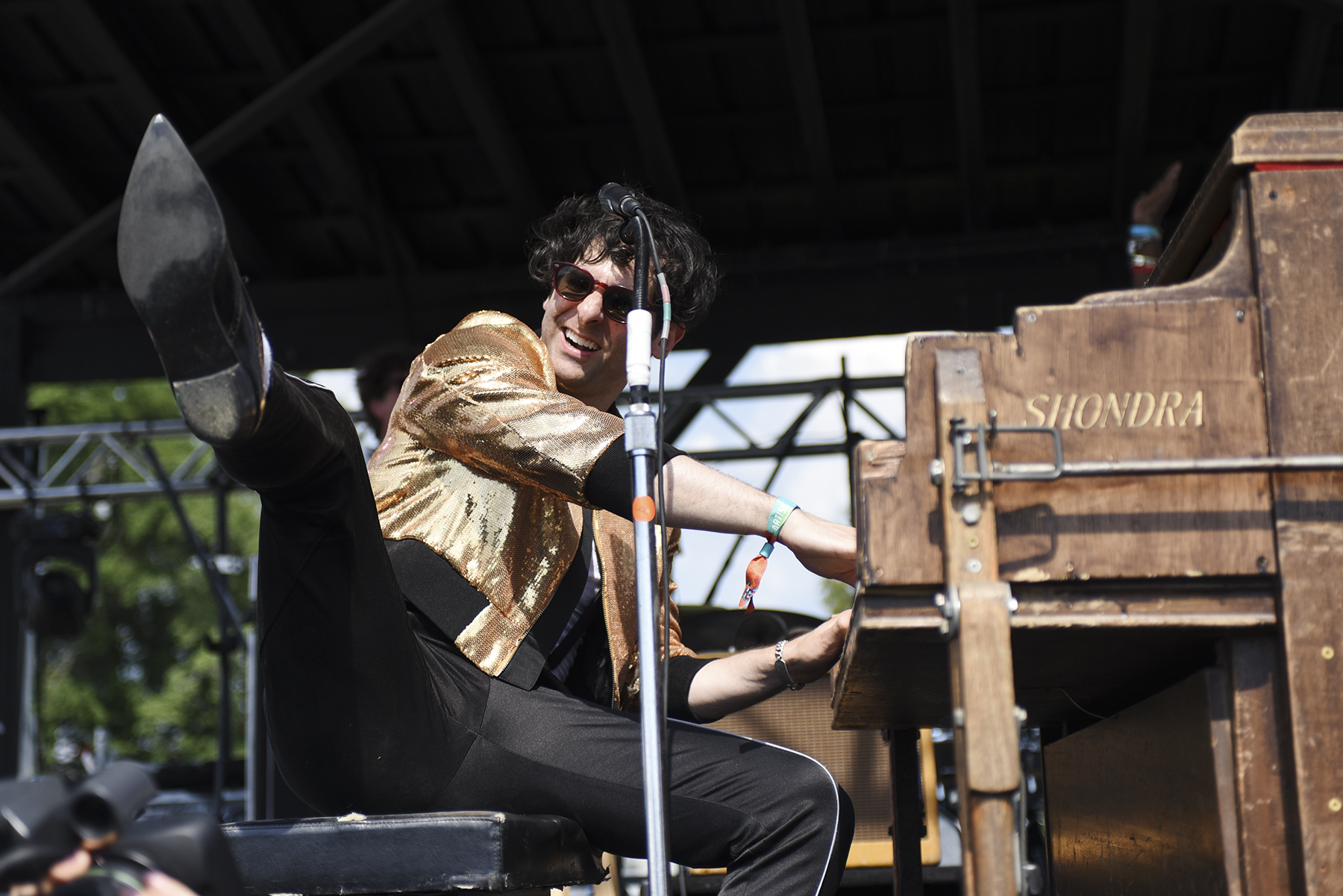 Low Cut Connie_004.jpg