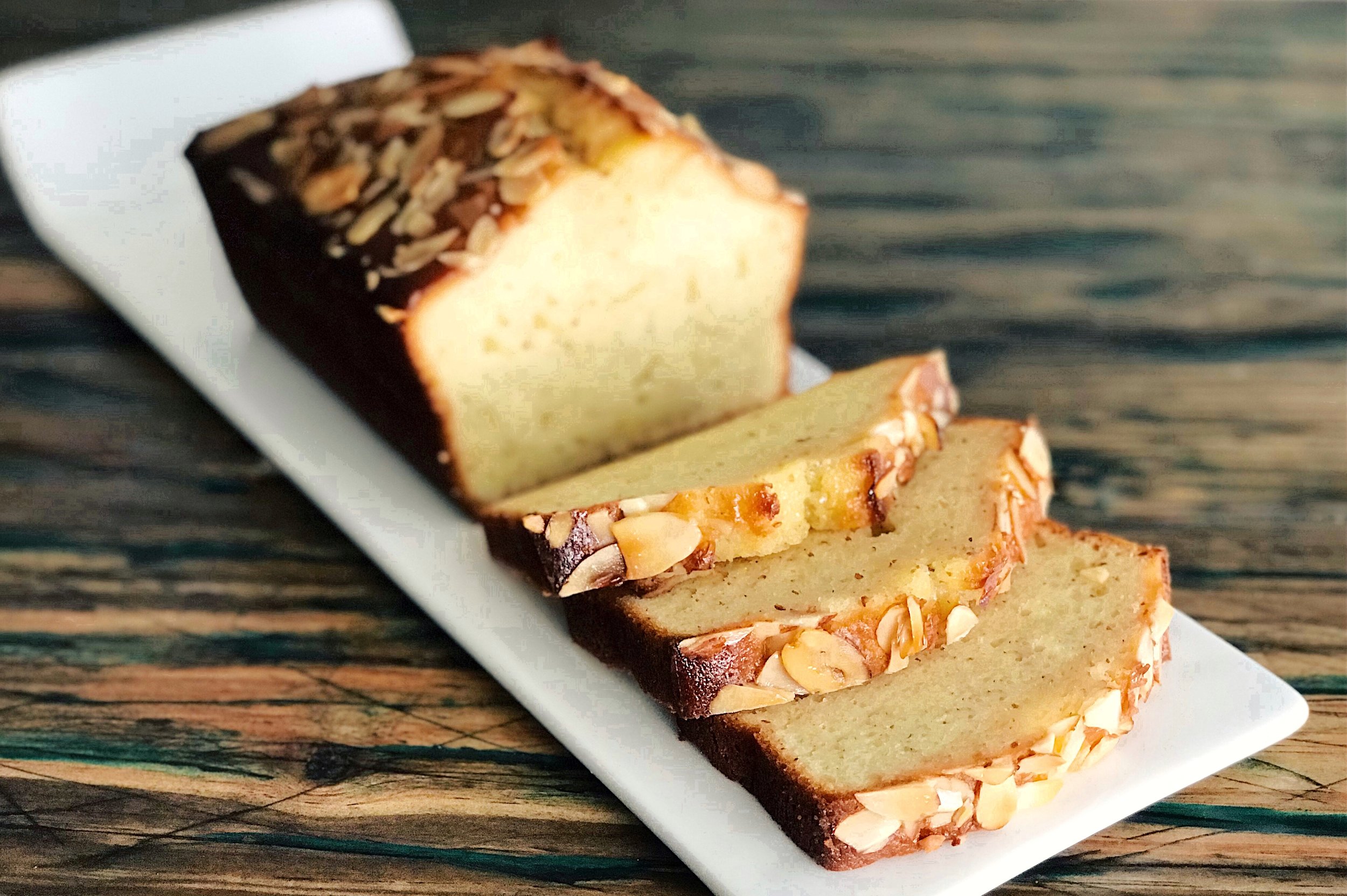 Lemon Almond Cake | RafaellaSargi.com