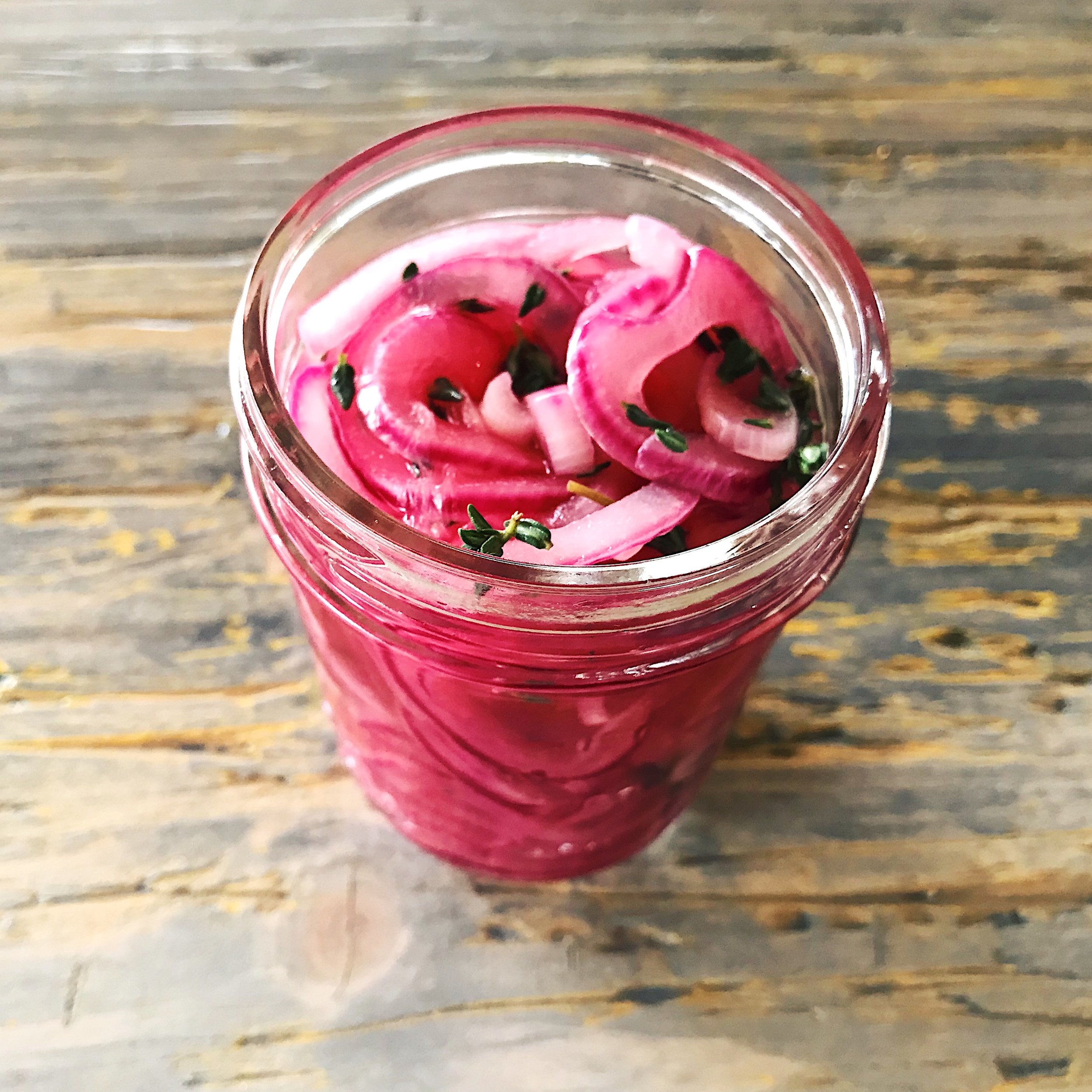 Easy Quick Pickled Onions | RafaellaSargi.com