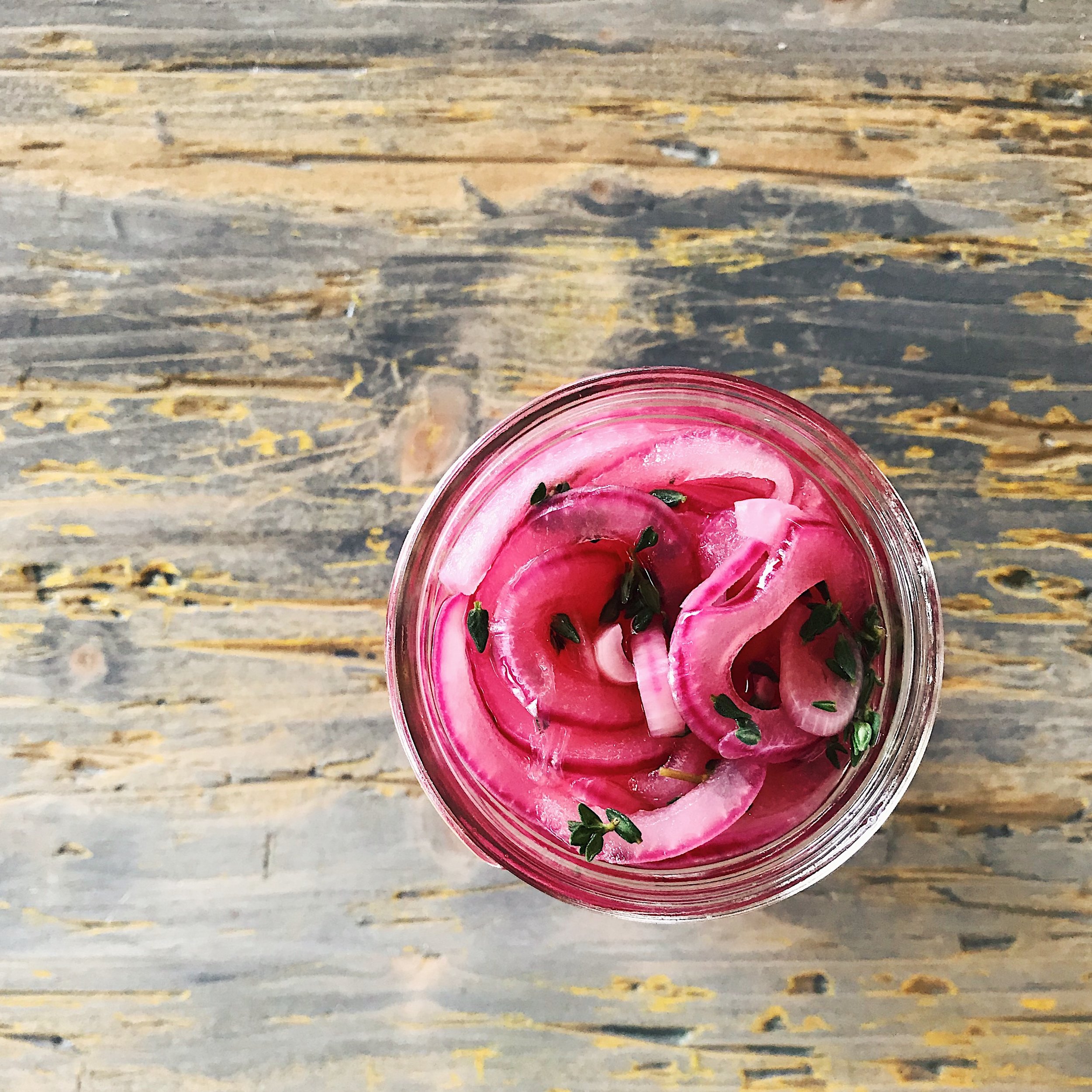 Easy Quick Pickled Onions | RafaellaSargi.com