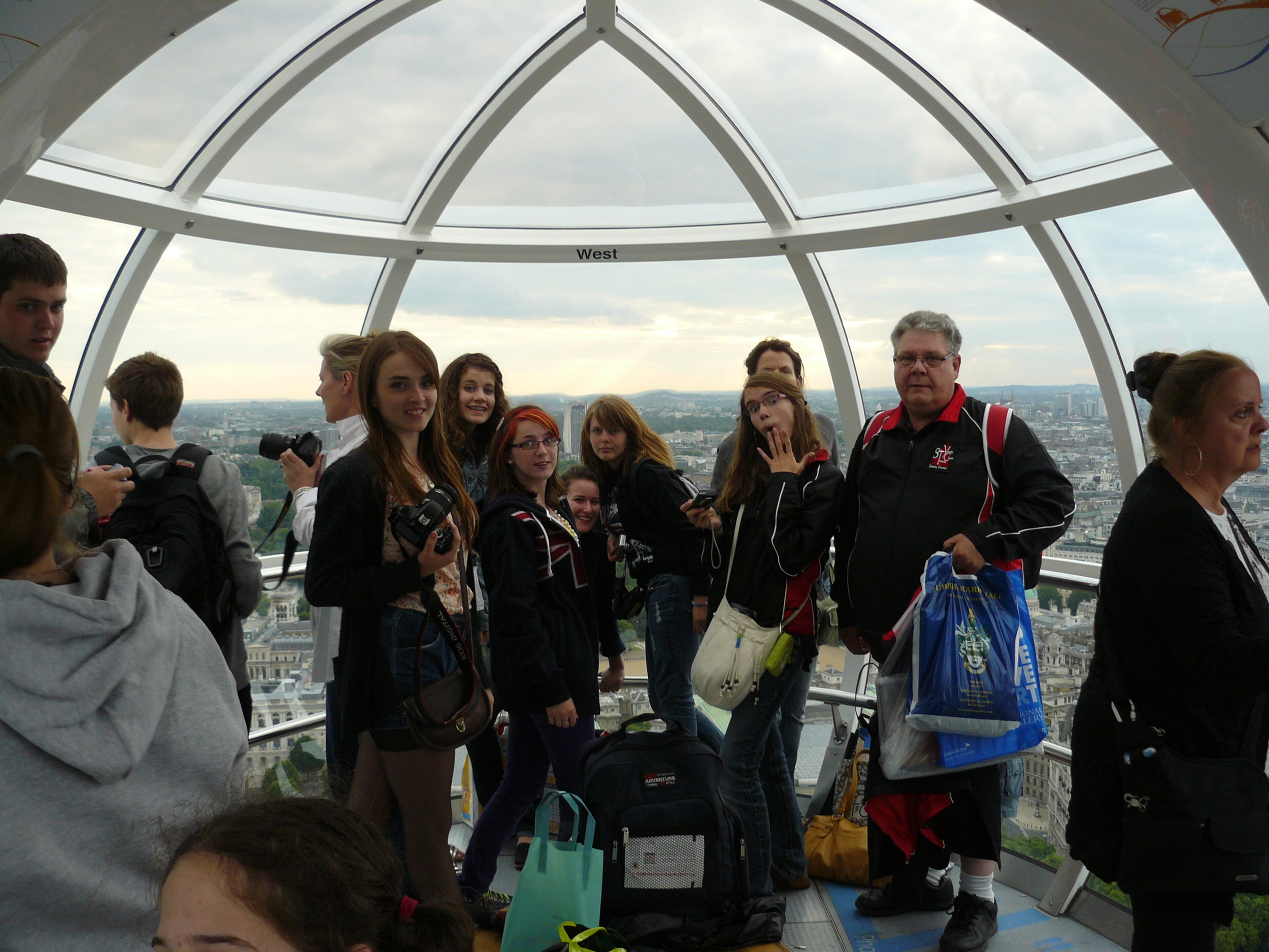  Riding the London Eye 