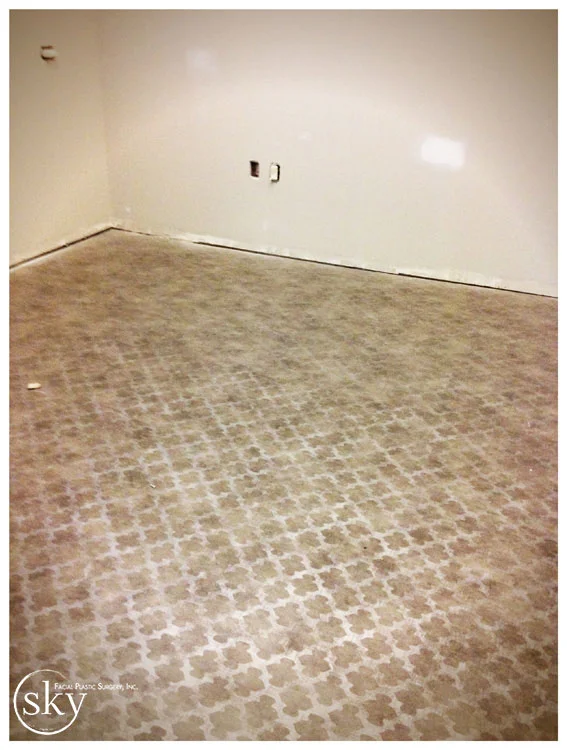 PHOTO: Vinyl floor.