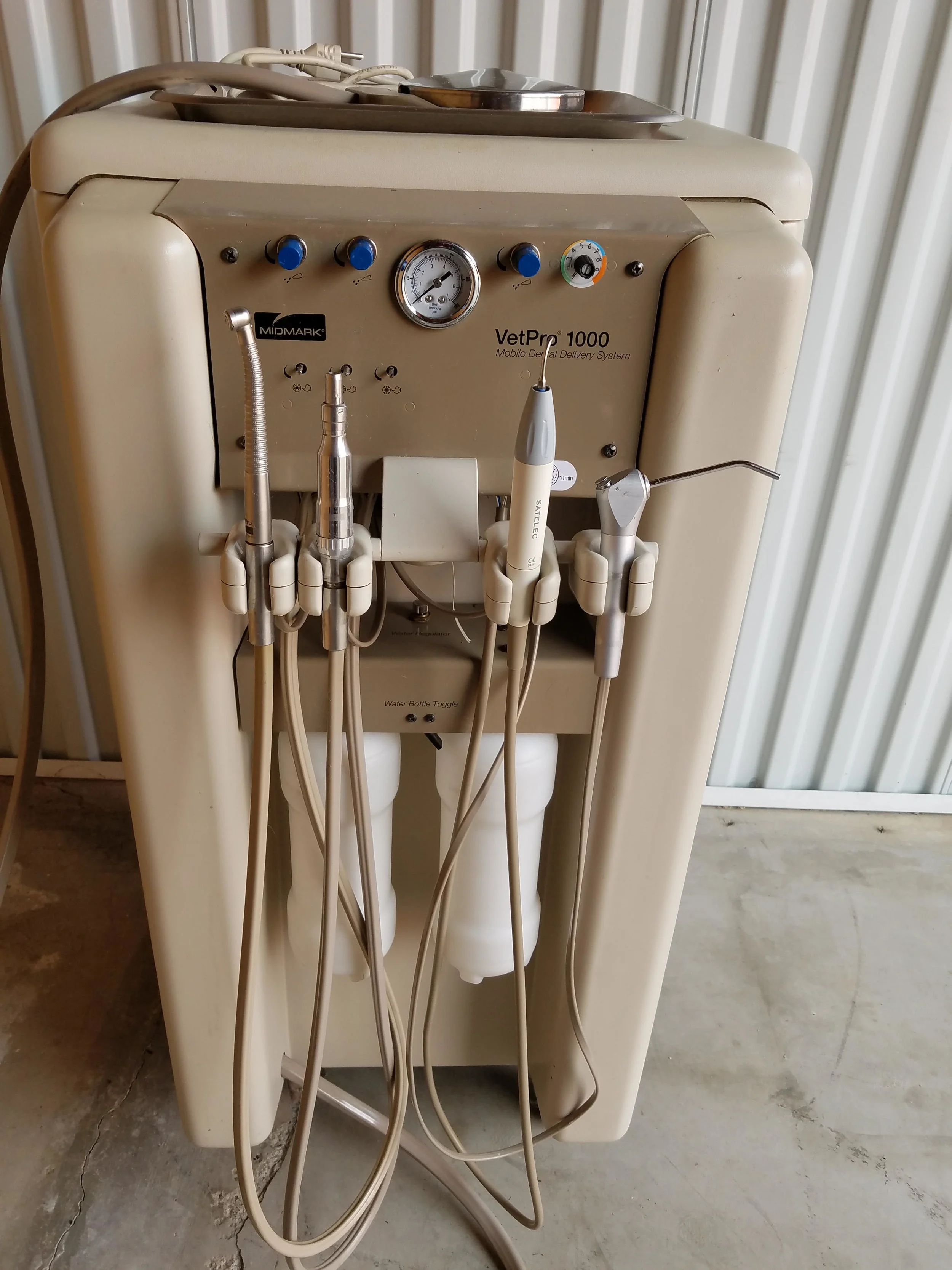 SOLD 3800 S&H included. SOLD DENTAL MACHINE, VETPRO 1000 — Used