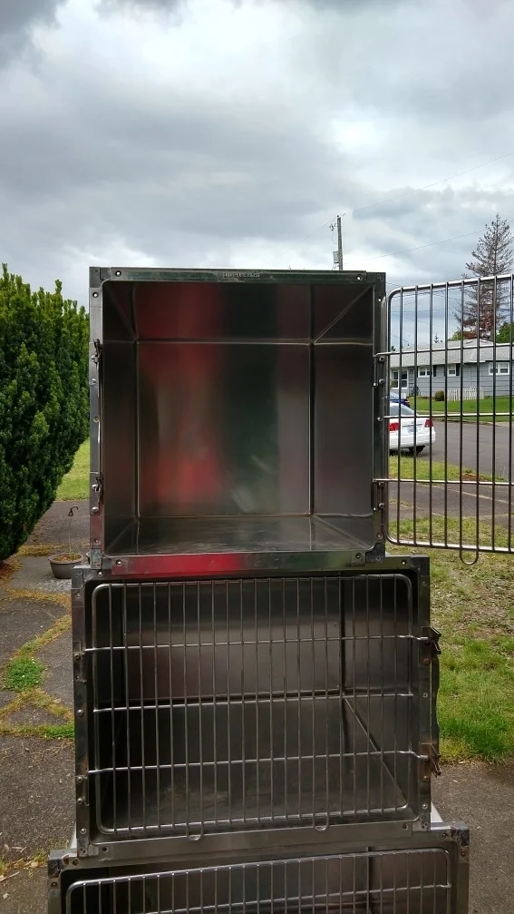 Sold 4500.00 for all Shoreline Kennels 3 Different Sizes LOCAL PICK UP ONLY in Vancouver