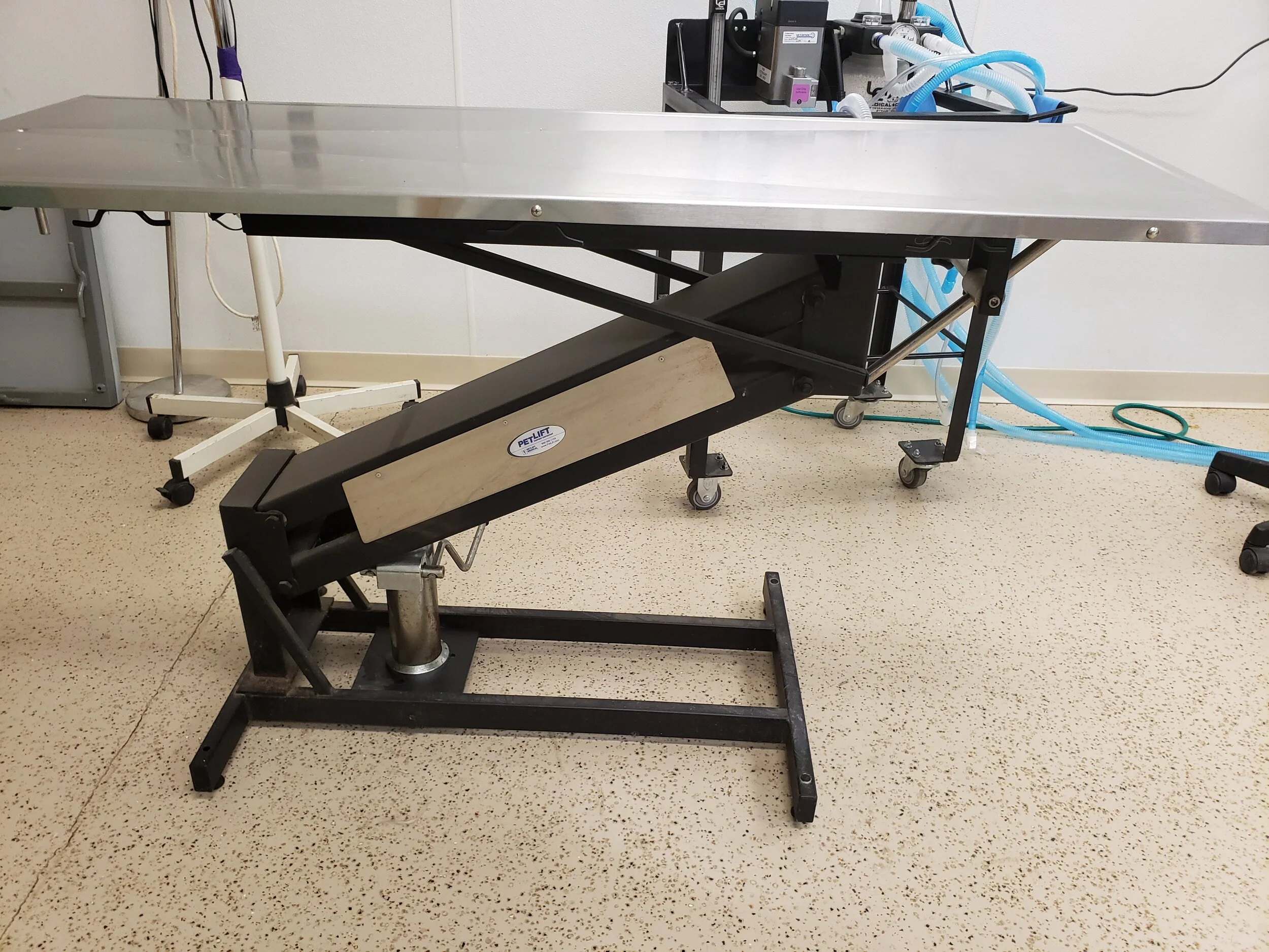 SOLD 600 SOLD Small Animal Surgery Table Like New Pick up approx