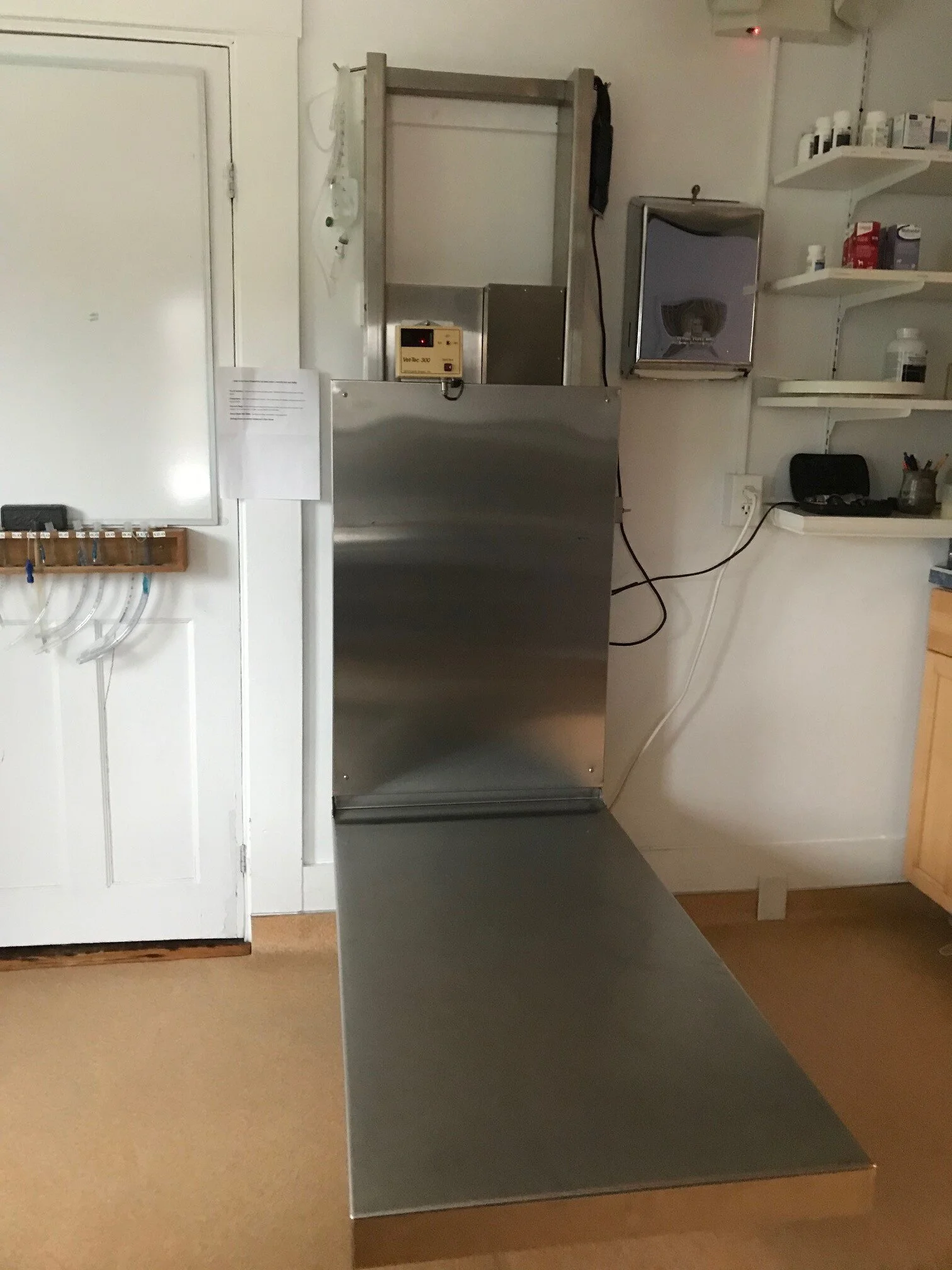 33. Technidyne Vet-Tec 300 Stainless Steel Hydraulic Lift Exam Table and Scale (1).jpg