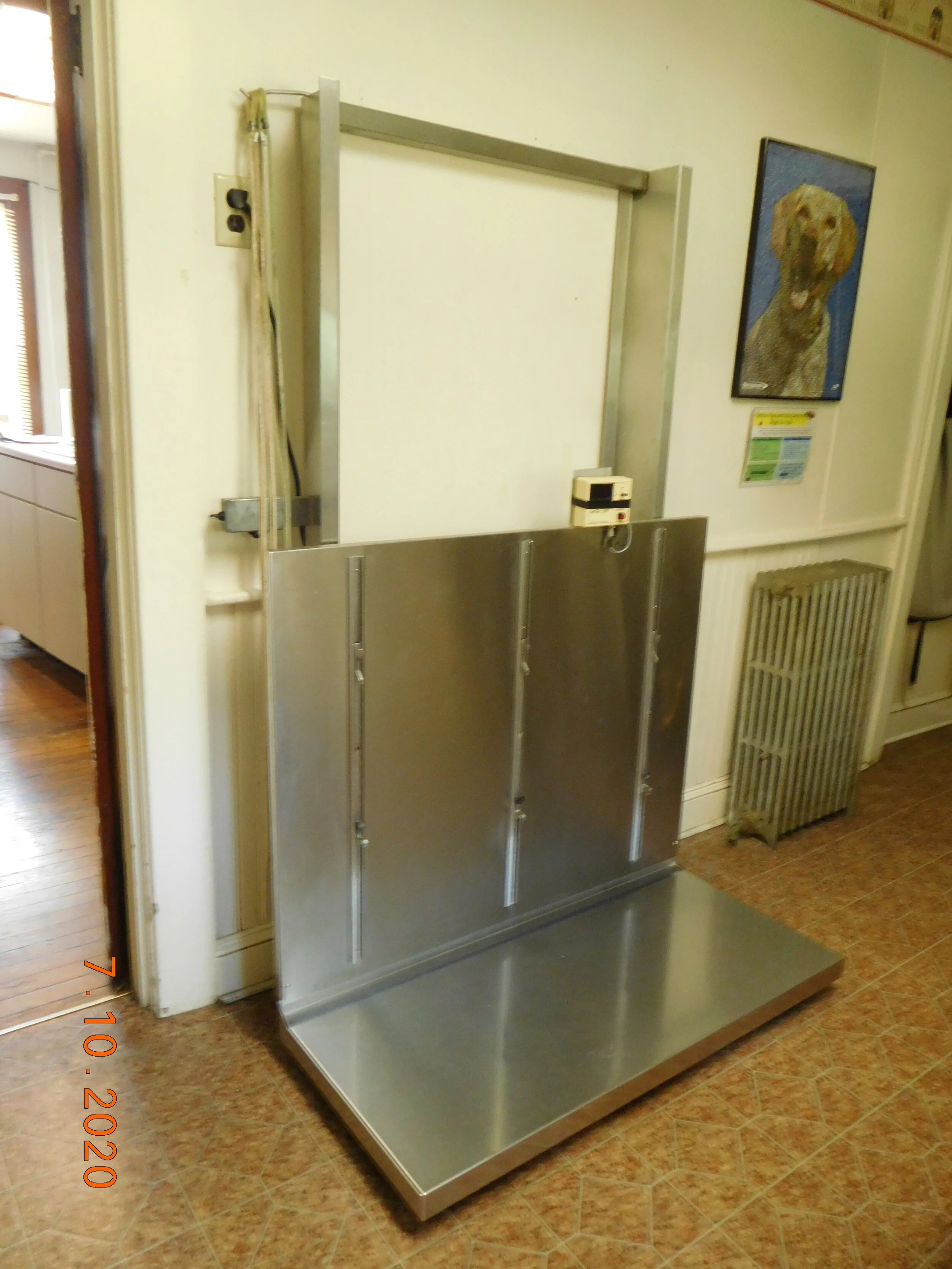 SOLD 300 SOLD 1992 Technidyne VetTec 300 Scale/Lift Table LOCAL PICK UP ONLY in West VA