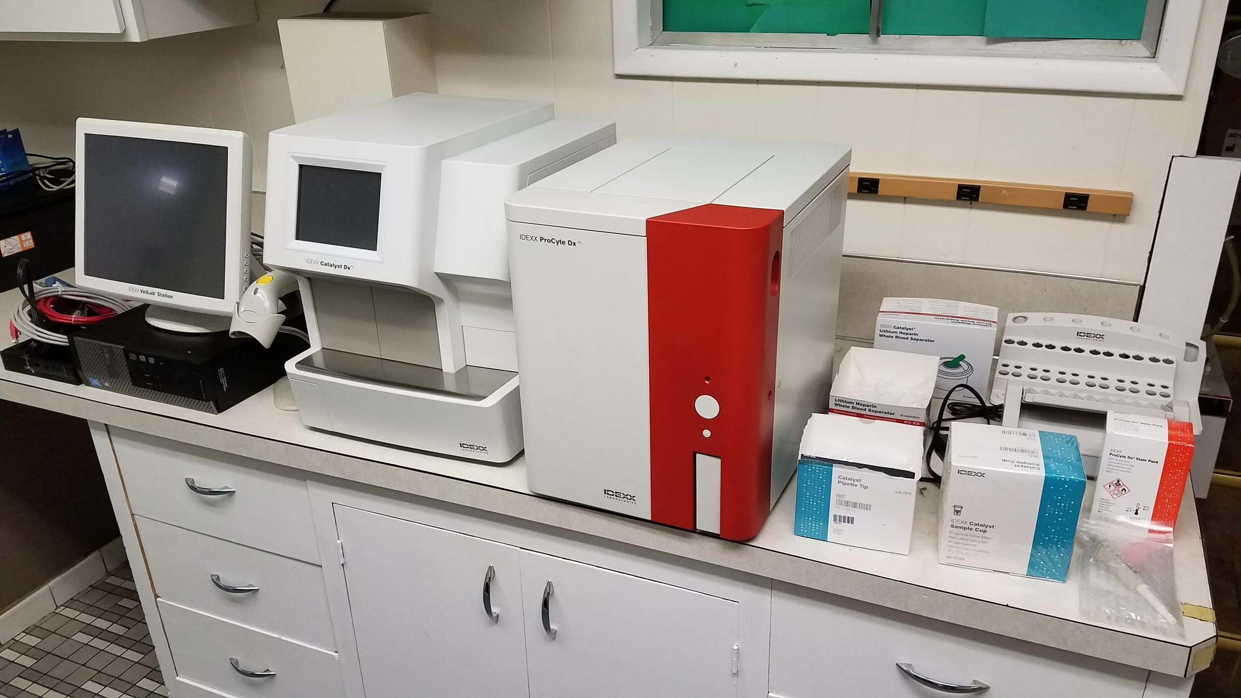 SOLD 7000 SOLD 2011 Idexx Catalyst Dx and Procyte Dx with Vet Lab