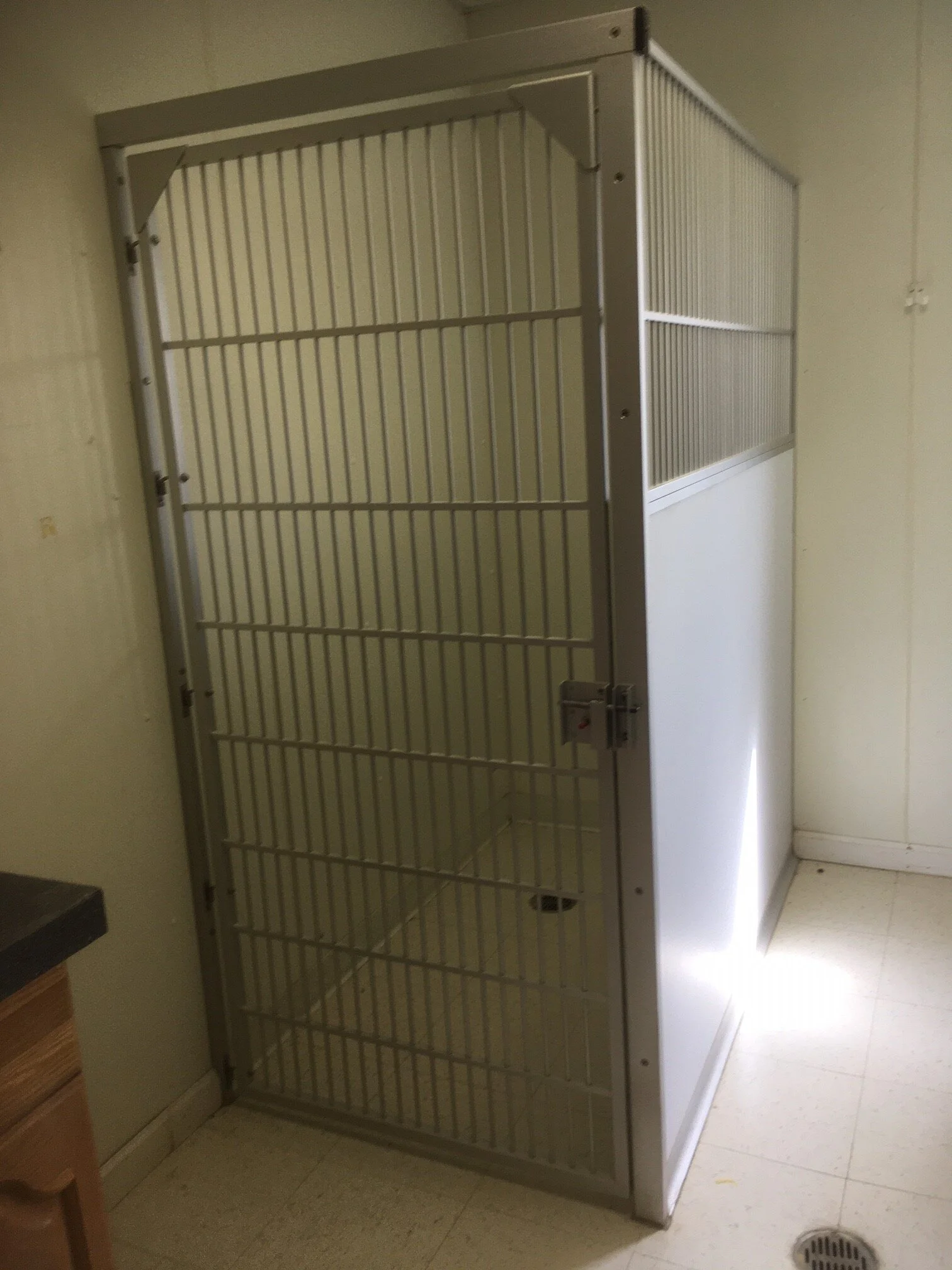 SOLD 447.50 SOLD PRICE DROP !! Single Unit Snyder Kennel LOCAL PICK