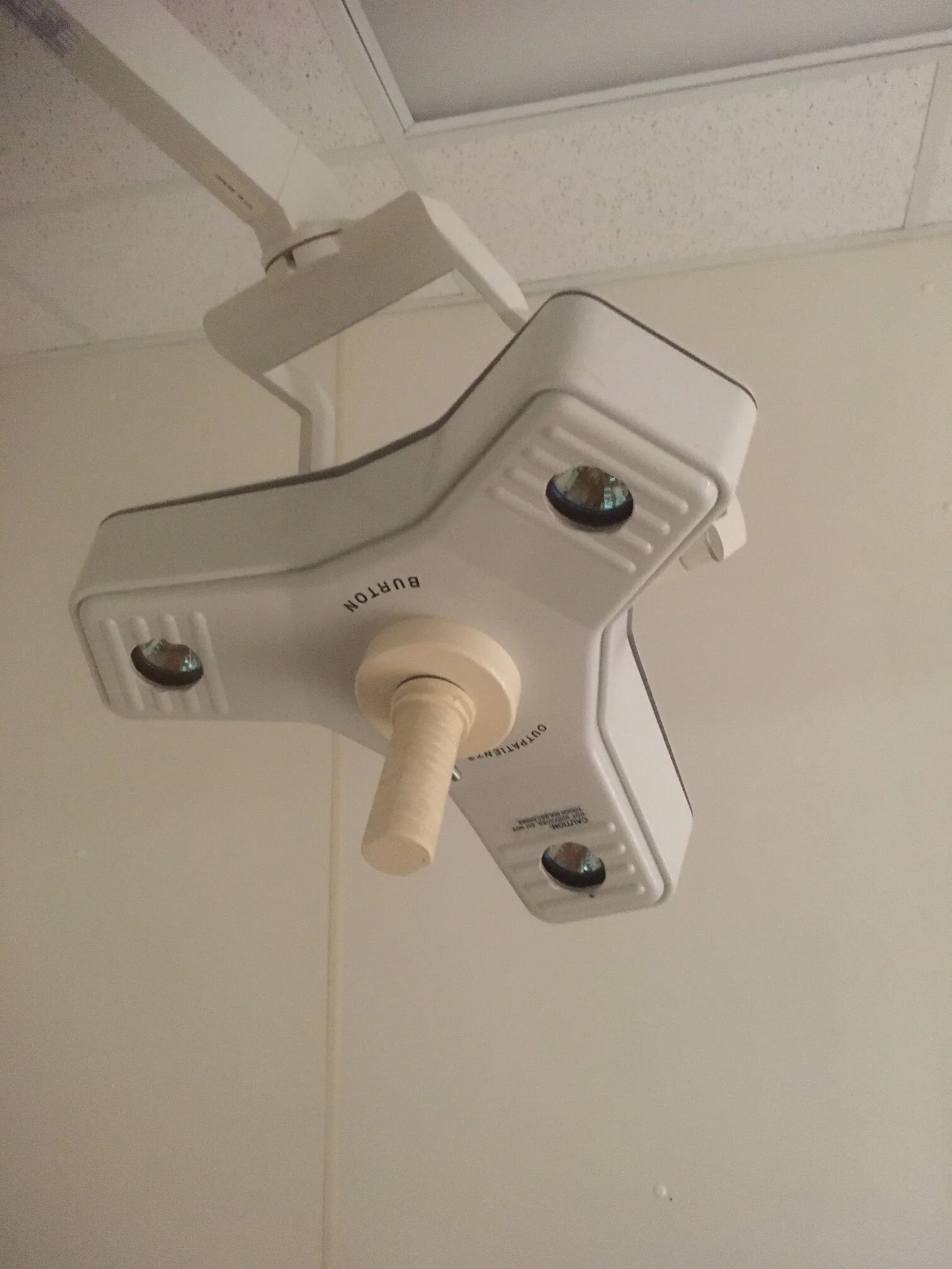 Surgery light close up.JPG