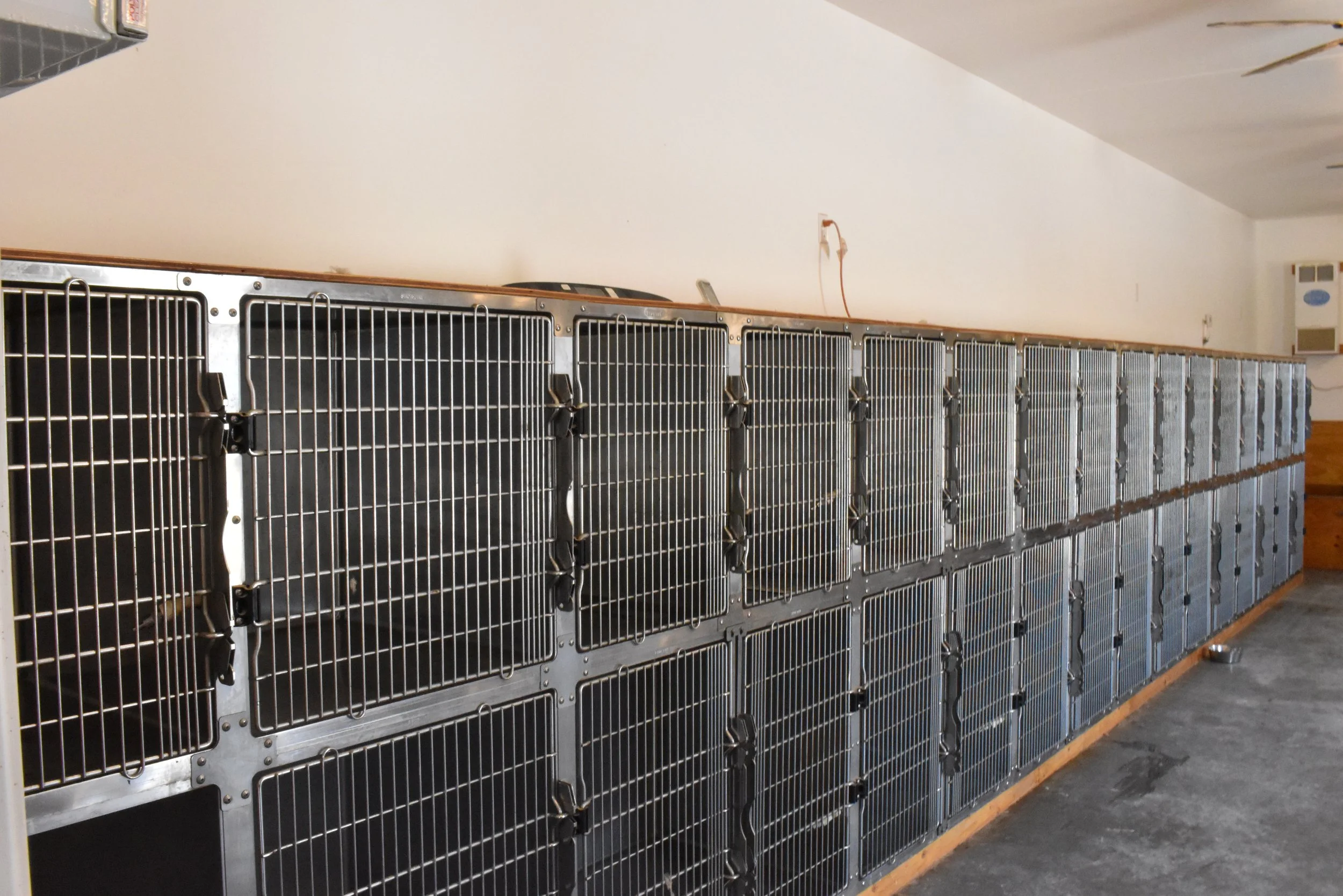 SOLD 10,000 SOLD 25 Newer ShorLine Cages Local pick up only in a