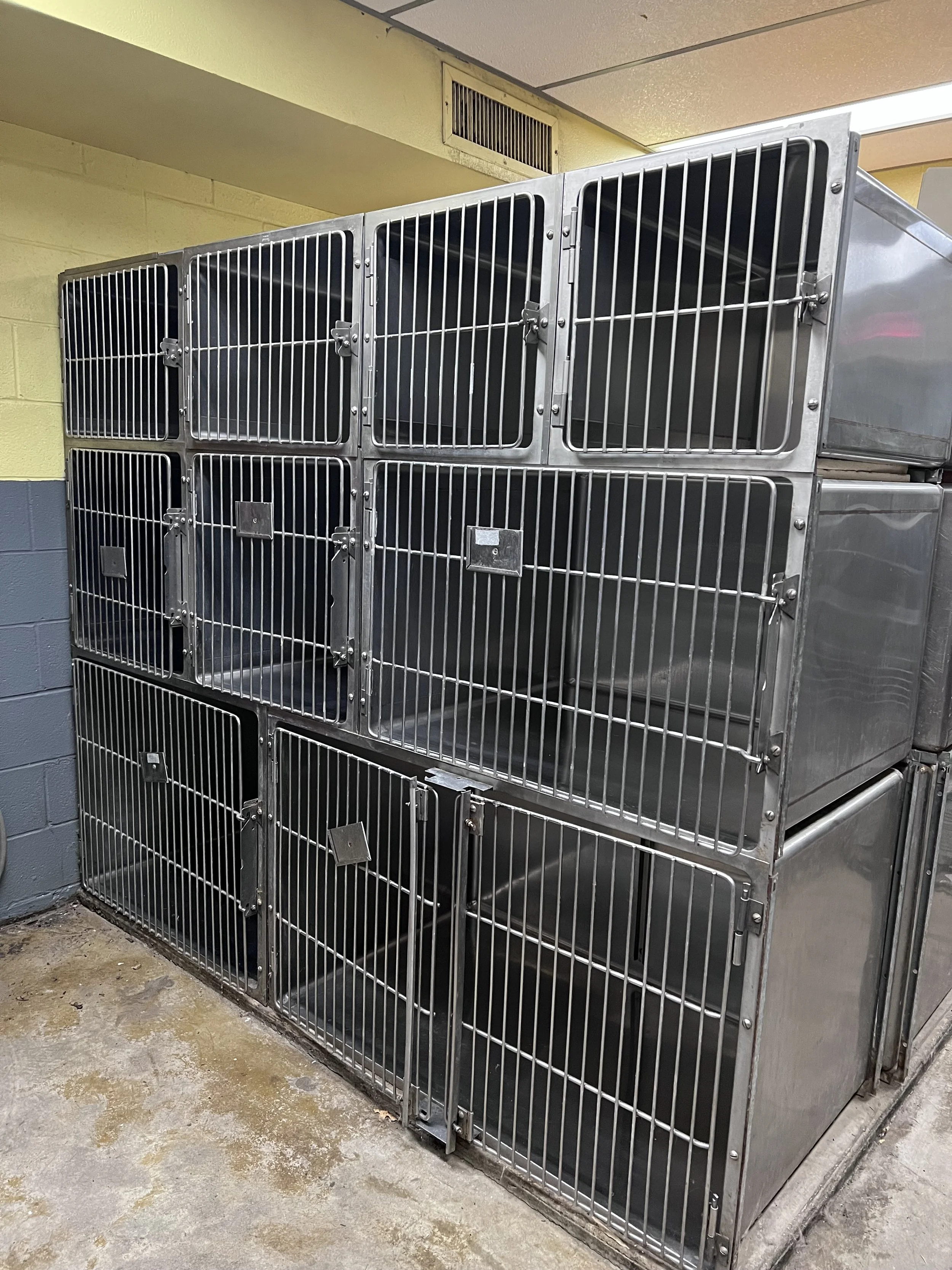 CagesKennel equipment — Used Vet Equipment