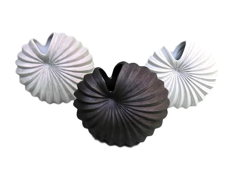 Medium Palm Vase 8x5x7h Brown/White FT16-1279, Black FT25-494, Blue/White FT16-1286