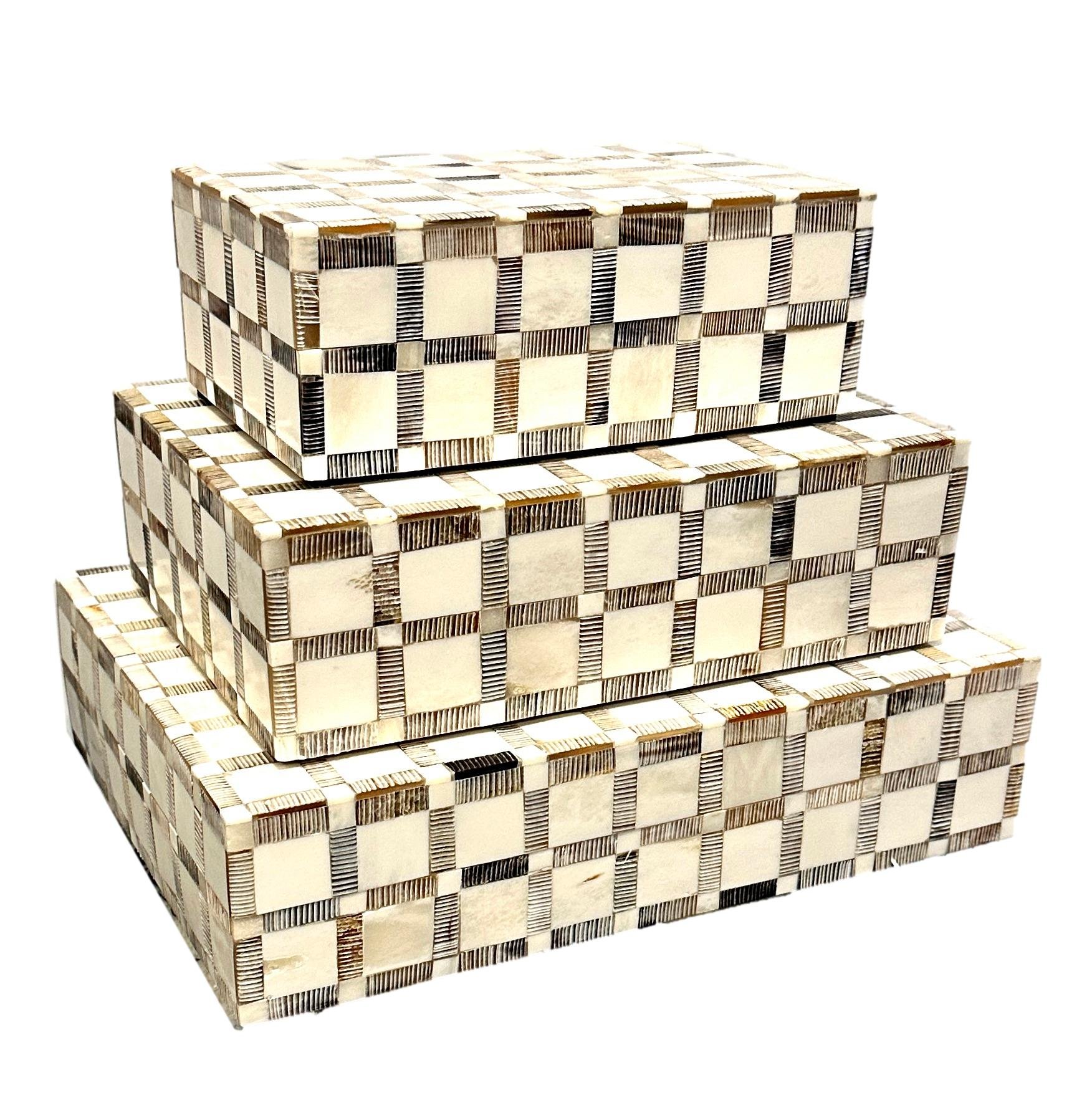Etched Horn/Resin Bordered Squares Box Small - 8x5x3h - BIU800S Medium - 10x7x3h - BIU800M Large - 12x9x3h - BIU800L