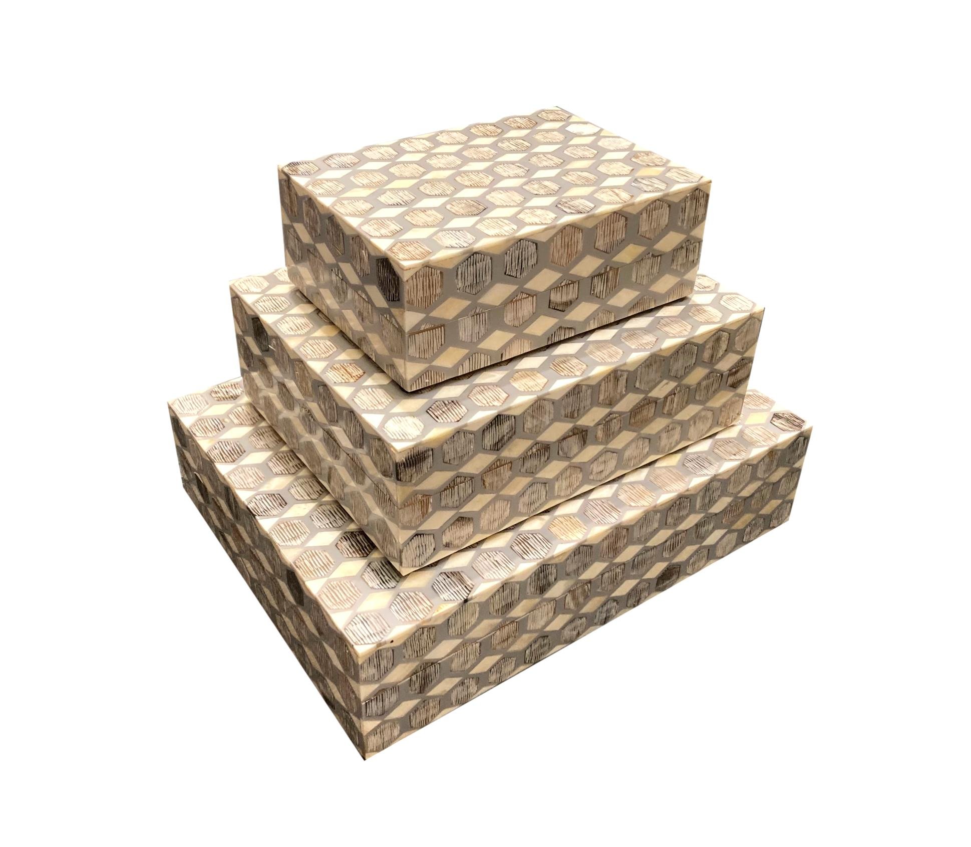 Etched Horn, Grey/White Resin Box Small - 7x5x2.5h - BIU689S Medium - 9x7x3h - BIU689M