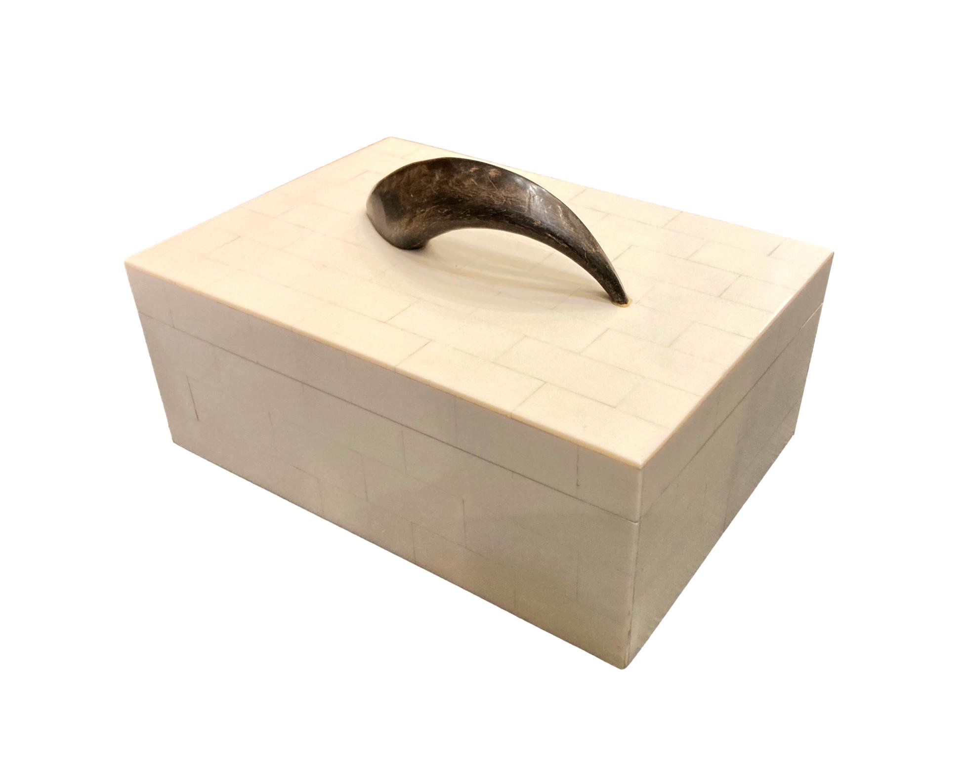 Bone Box w/Horn Handle Small - 8x5x2h - BODV027 Large - 7x10x4h - BODV029