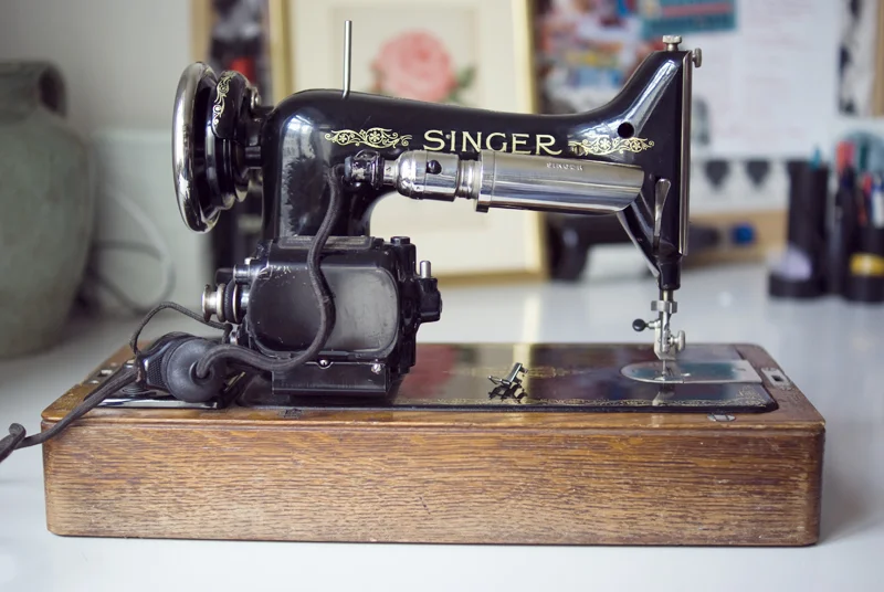 VintageSinger3.jpg