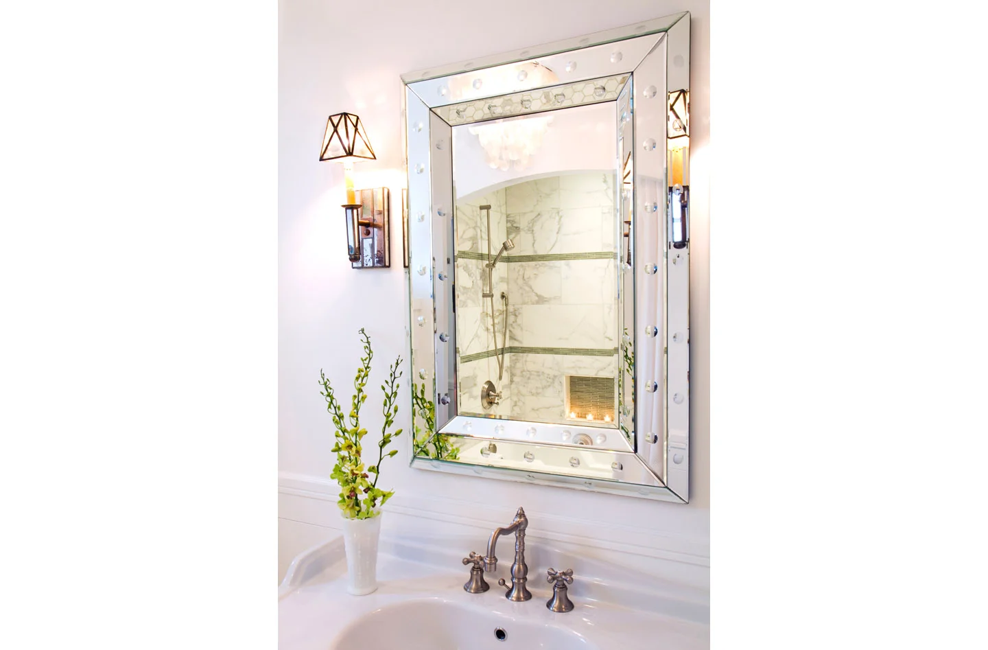 Photography by Molly Mahar This Project Was Featured in... House of Turquoise San Diego Home/Garden