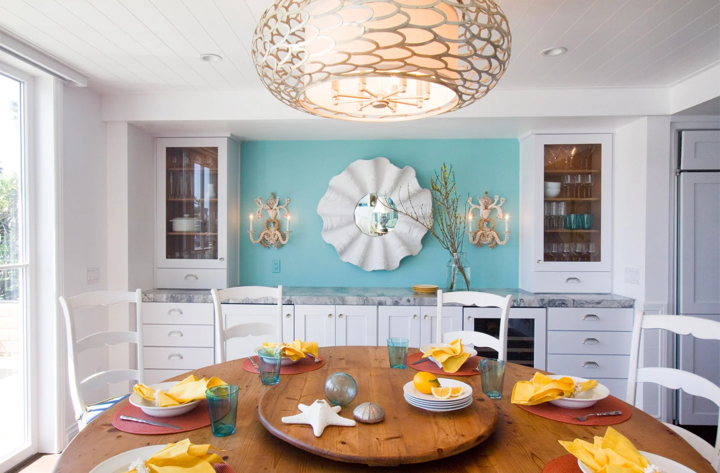 Photography by Molly Mahar This Project Was Featured in... House of Turquoise San Diego Home/Garden