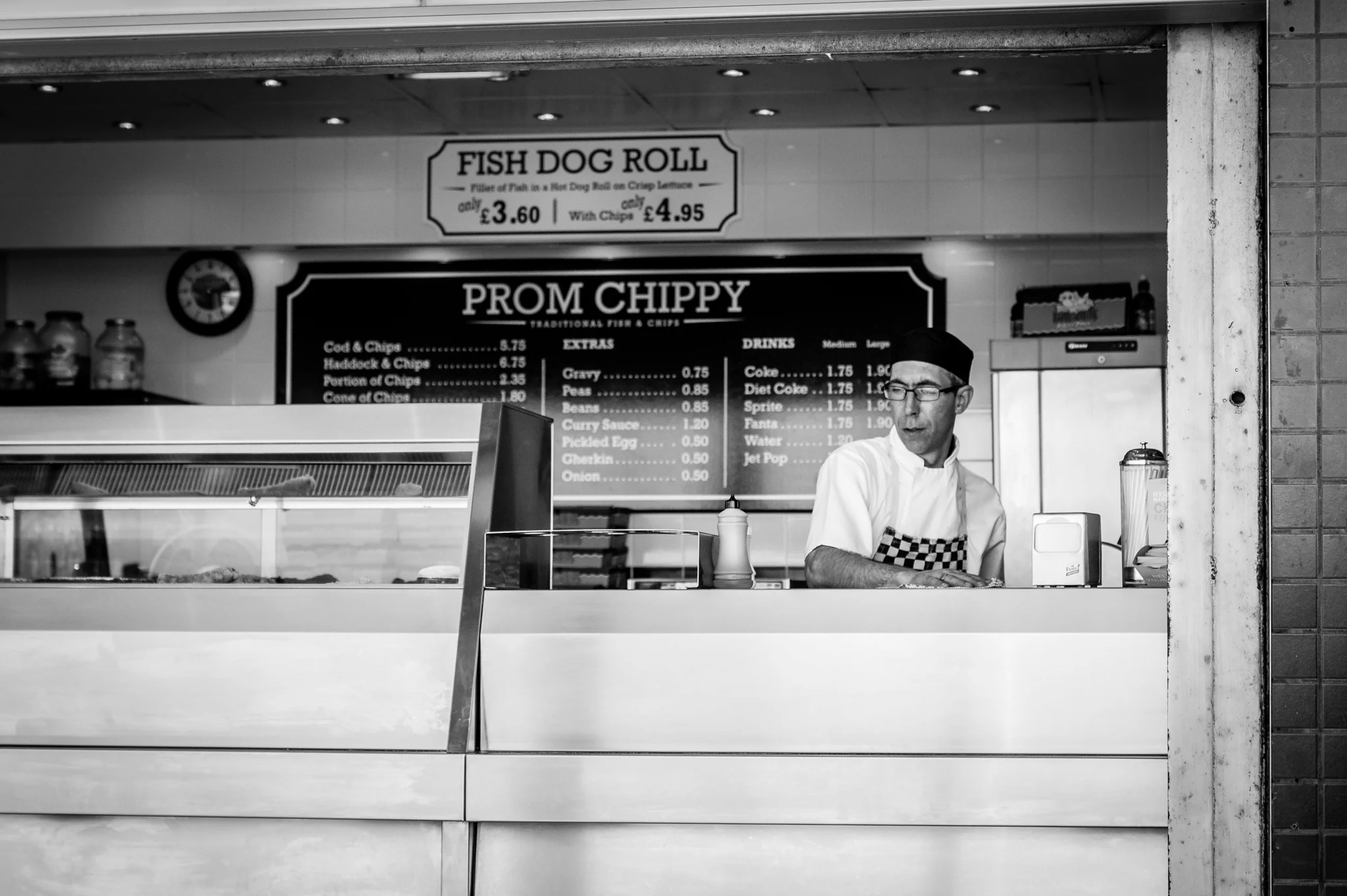 #Streetphoto week 3/7 - Fish Dog Roll