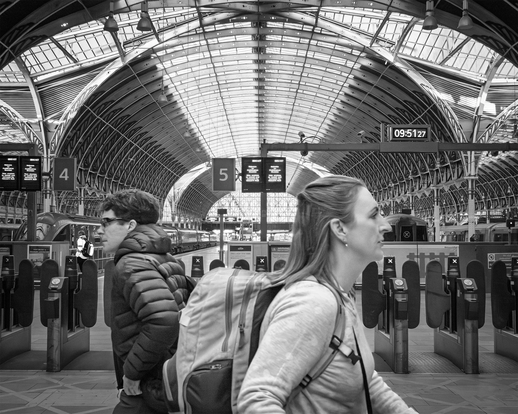 Waiting on a train at Paddington Station

#streetphotography #urbanlandscape #london #uk #blackandwhitephotography