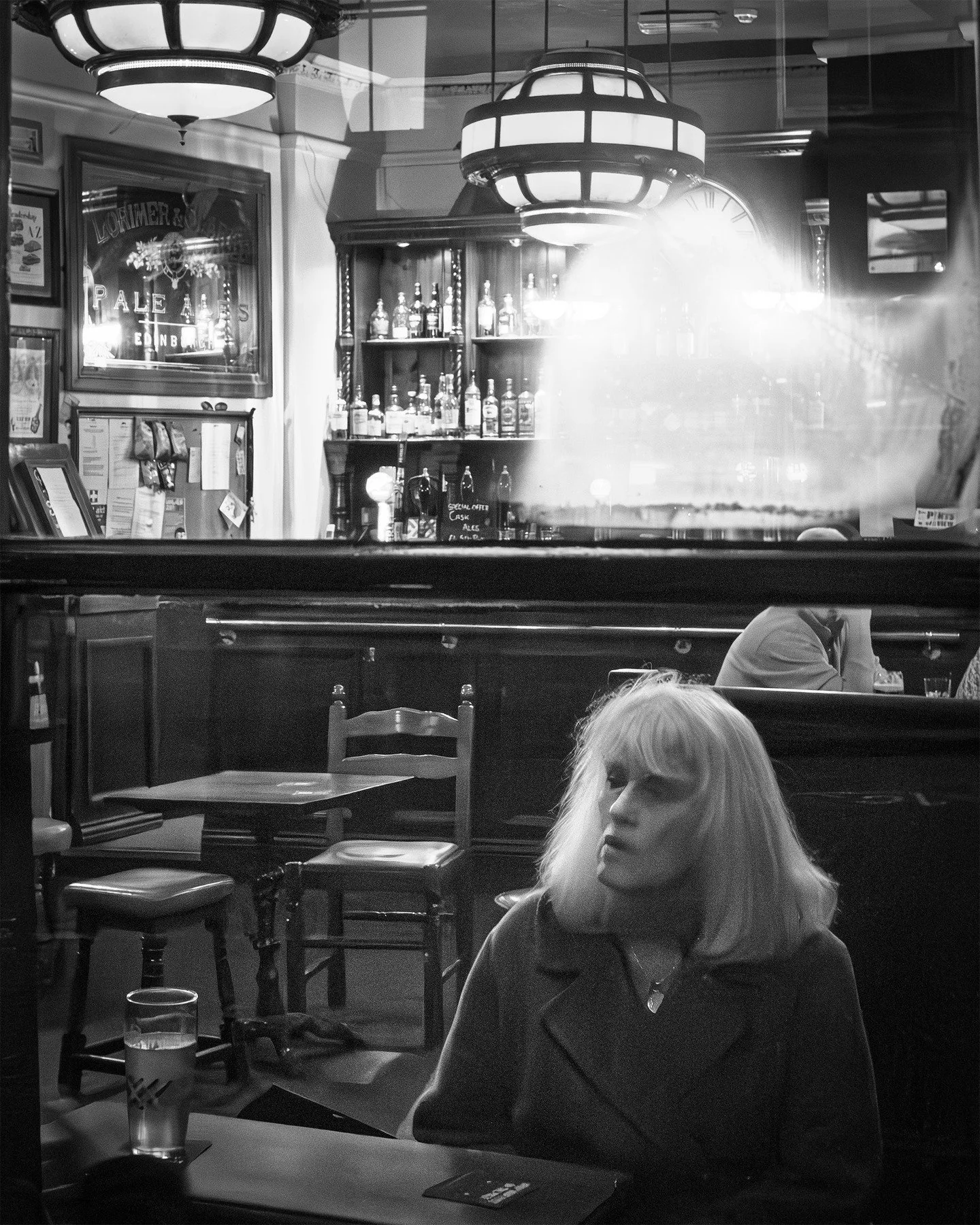 Edinburgh pub window

#streetphotography #urbanlandscape #edinburgh #scotland #uk #blackandwhitephotography