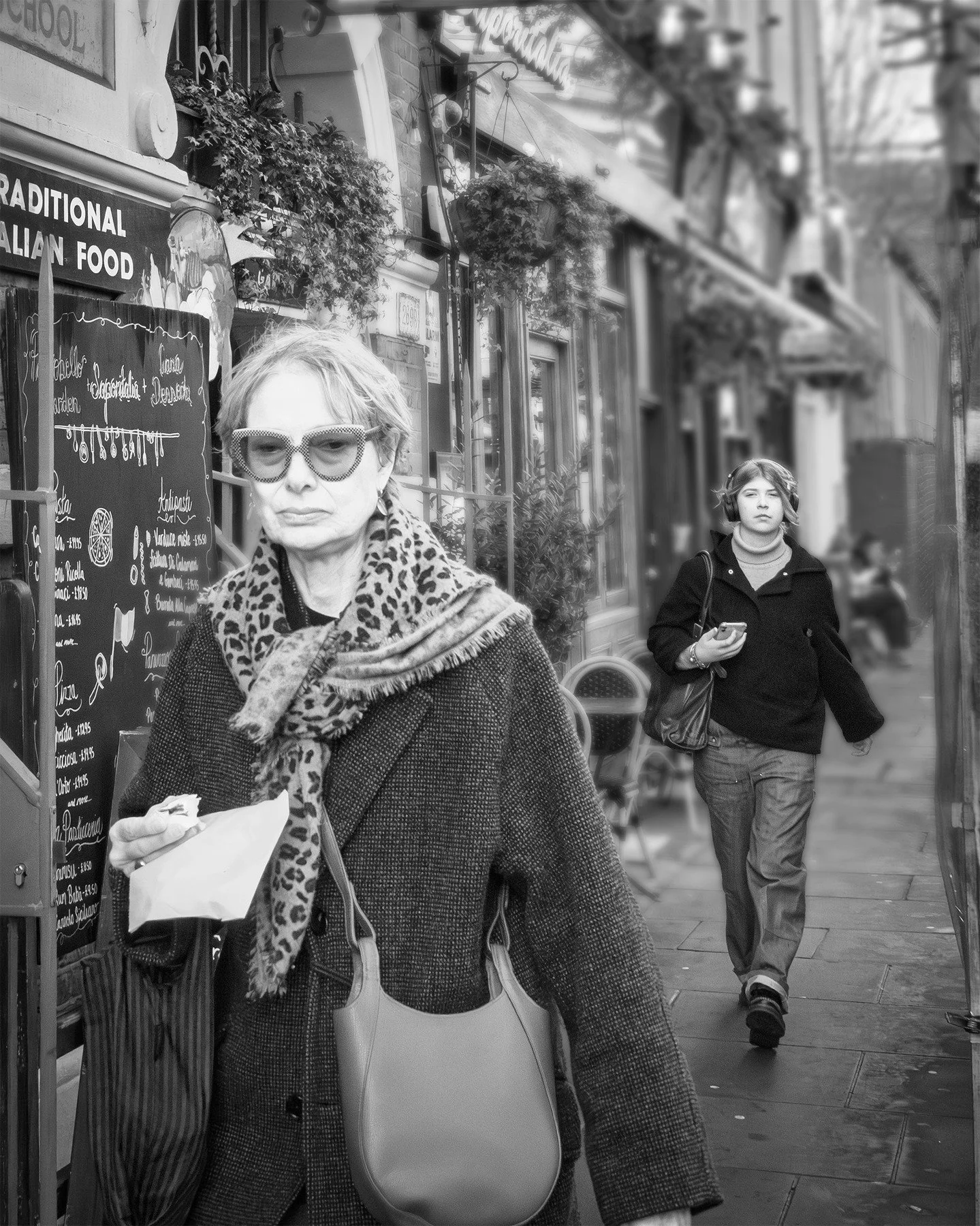 London - Notting Hill

#streetphotography #urbanlandscape #london #uk #blackandwhitephotography