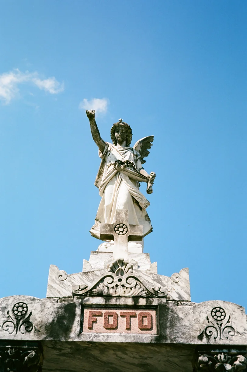 FOTO Statue of Angel at Lake Lawn Metairie cemetery_web.jpg