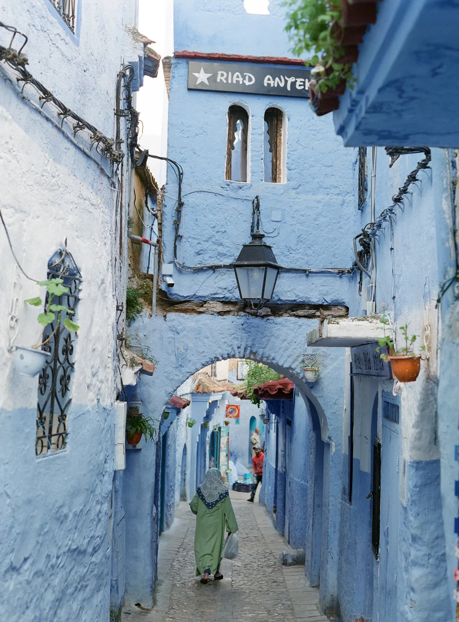 Woman Wallking in Medina_Riad Disney Lettering_Chefchaouen_web.jpg