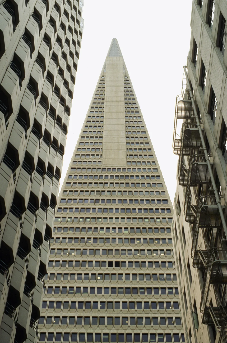 Transamerica Pyramid in between buildings_web.jpg